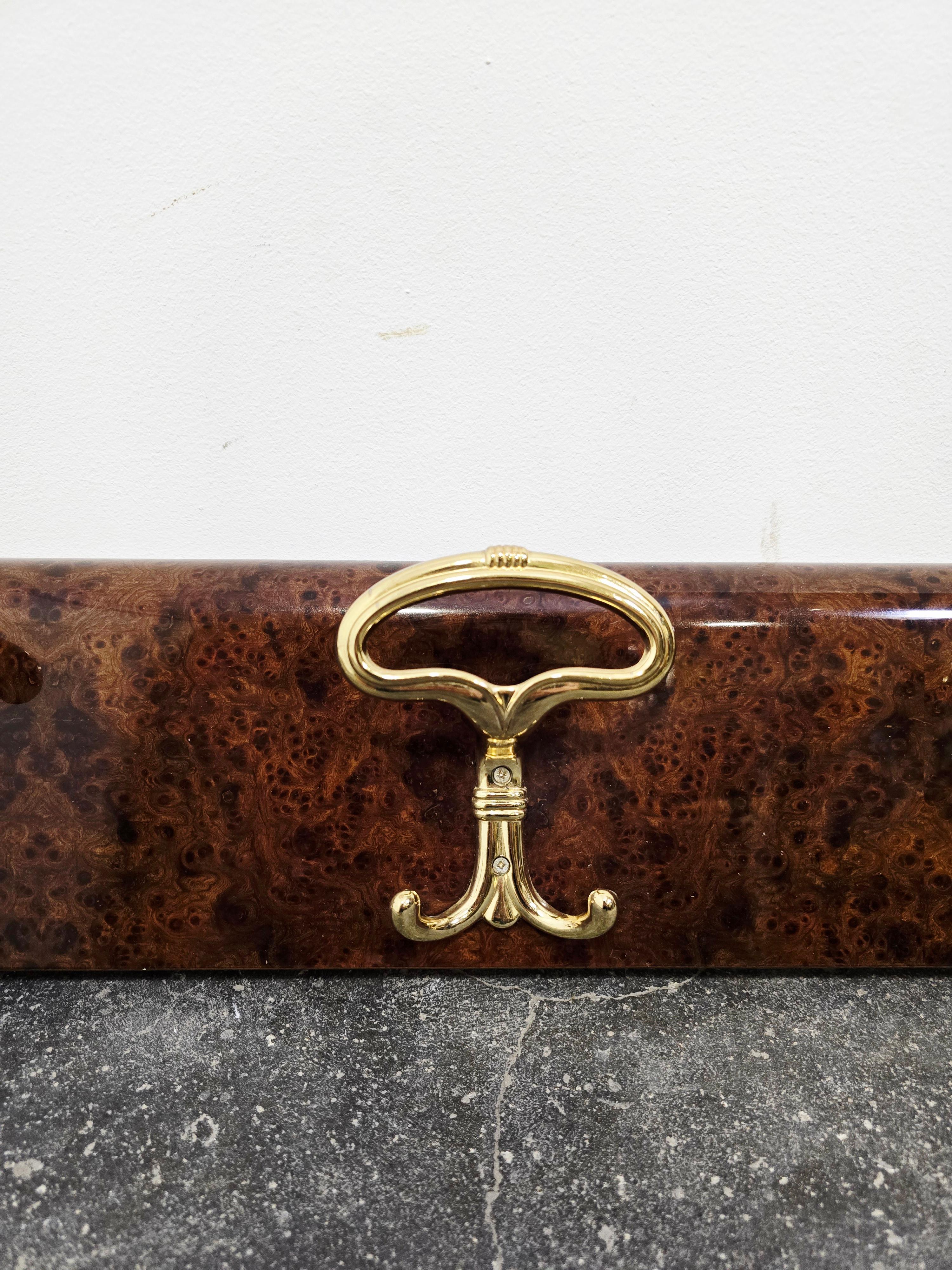 Wandaufhänger aus Nussbaumwurzelholz mit drei Haken (Italienisch) im Angebot