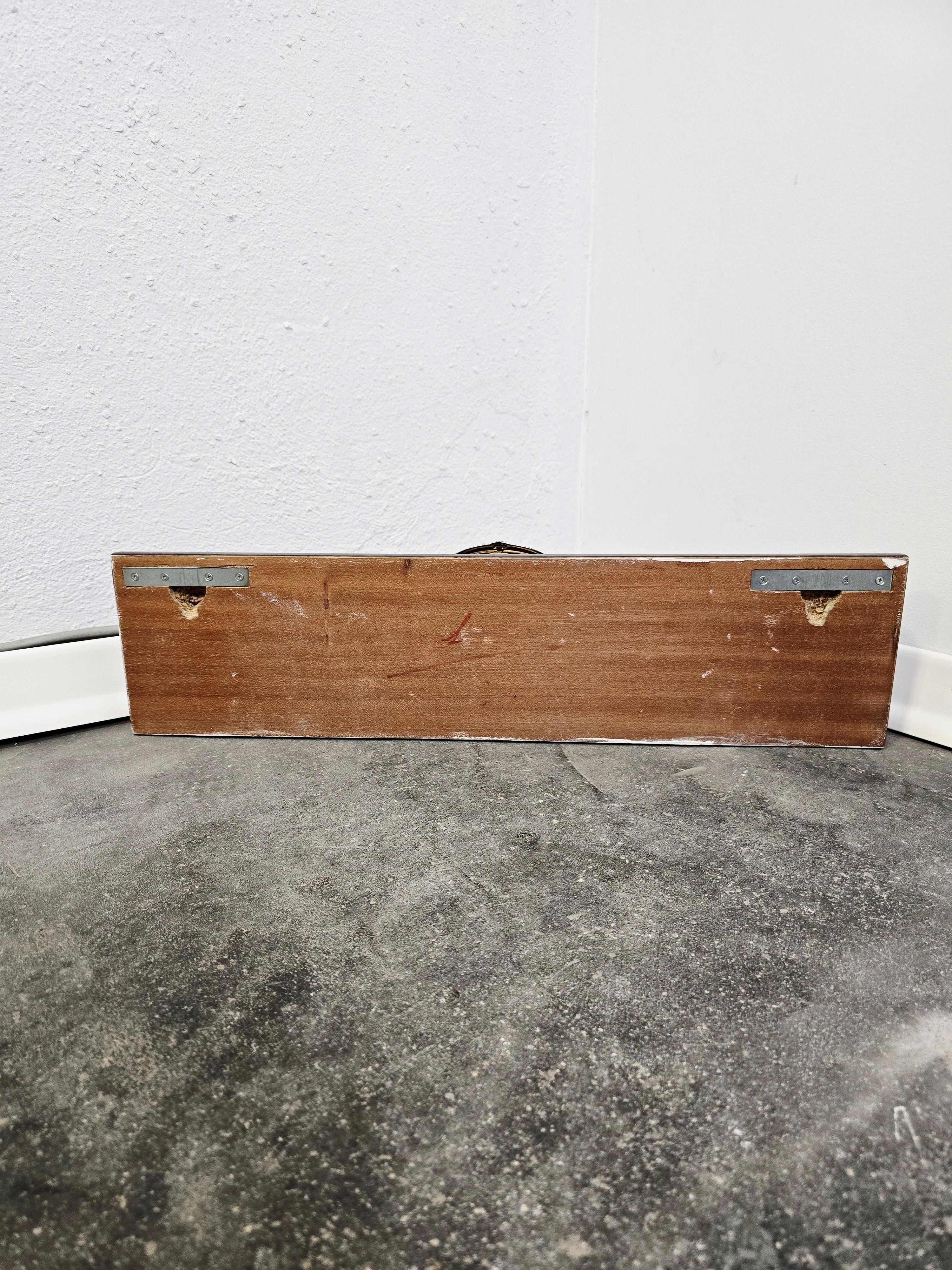 Wandaufhänger aus Nussbaumwurzelholz mit drei Haken im Angebot 2