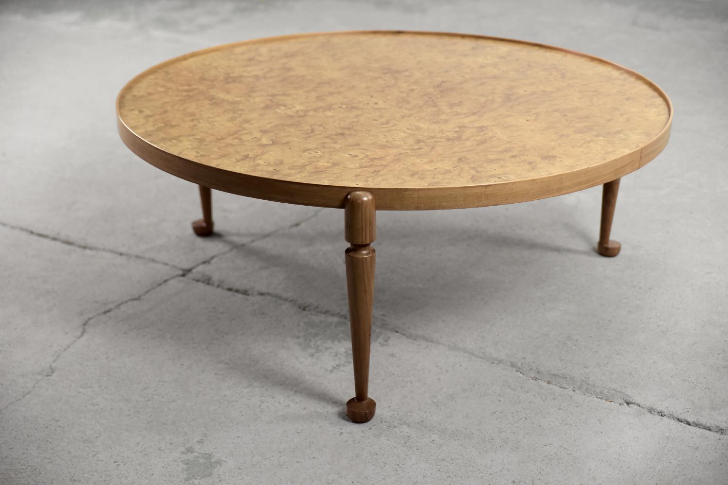Mid-Century Modern  Luxurious Walnut & Burled Wood 2139 Table by Josef Frank for Svenskt Tenn, 1952 For Sale