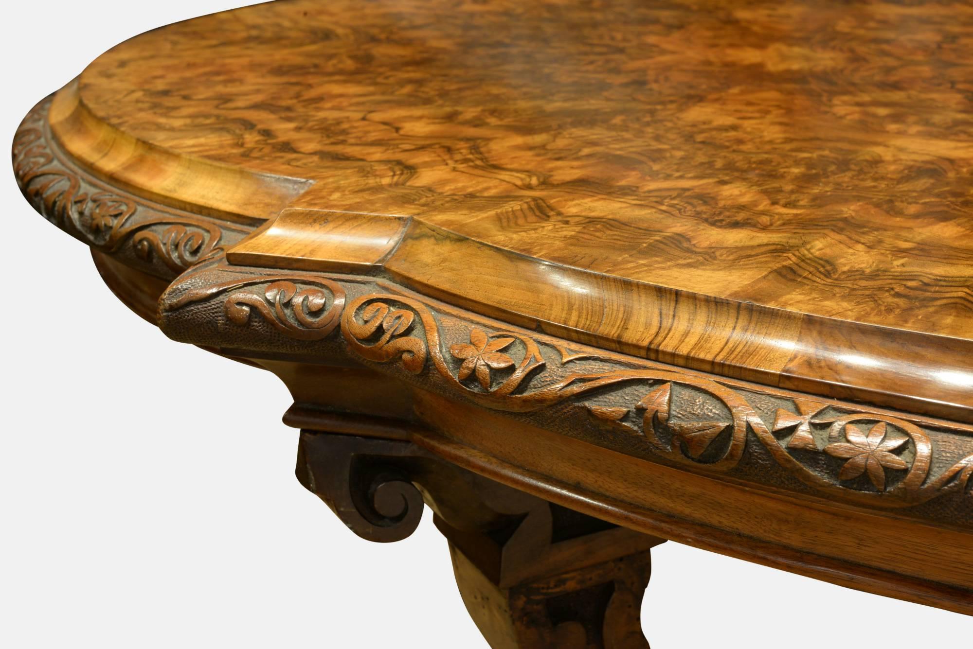 Walnut and Burr Walnut Centre Table In Good Condition For Sale In Salisbury, GB