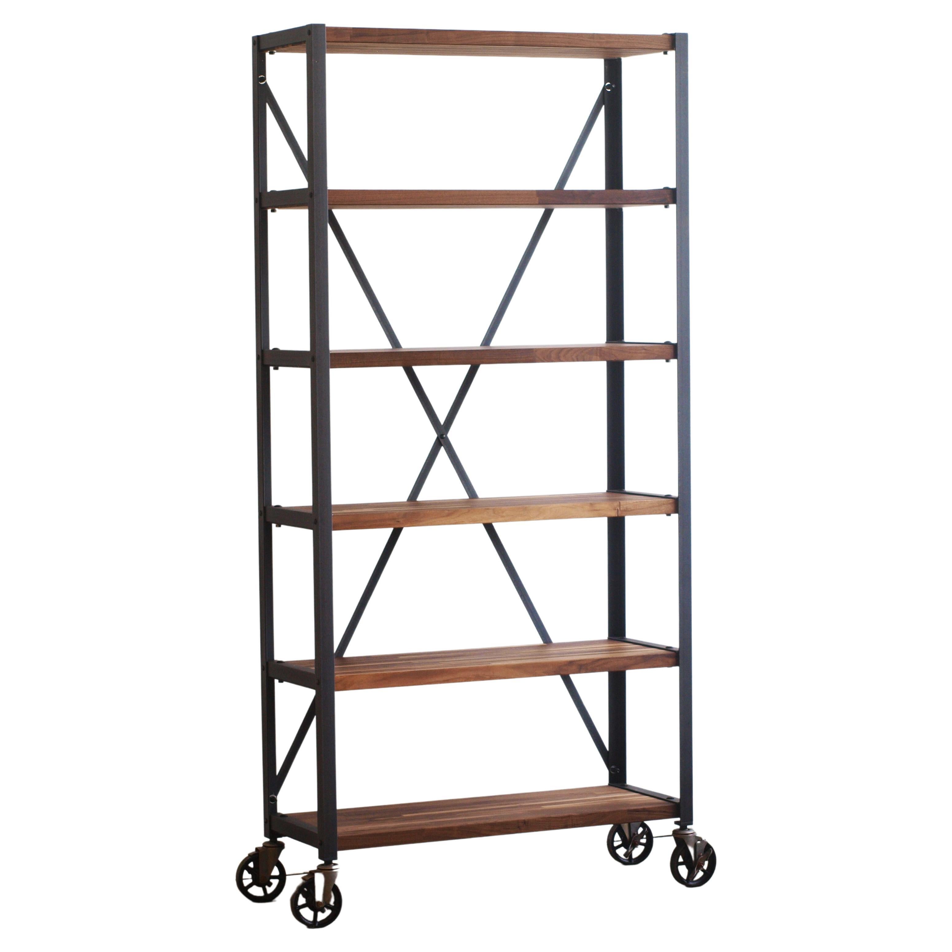 Libreria industriale in legno di noce butcher block