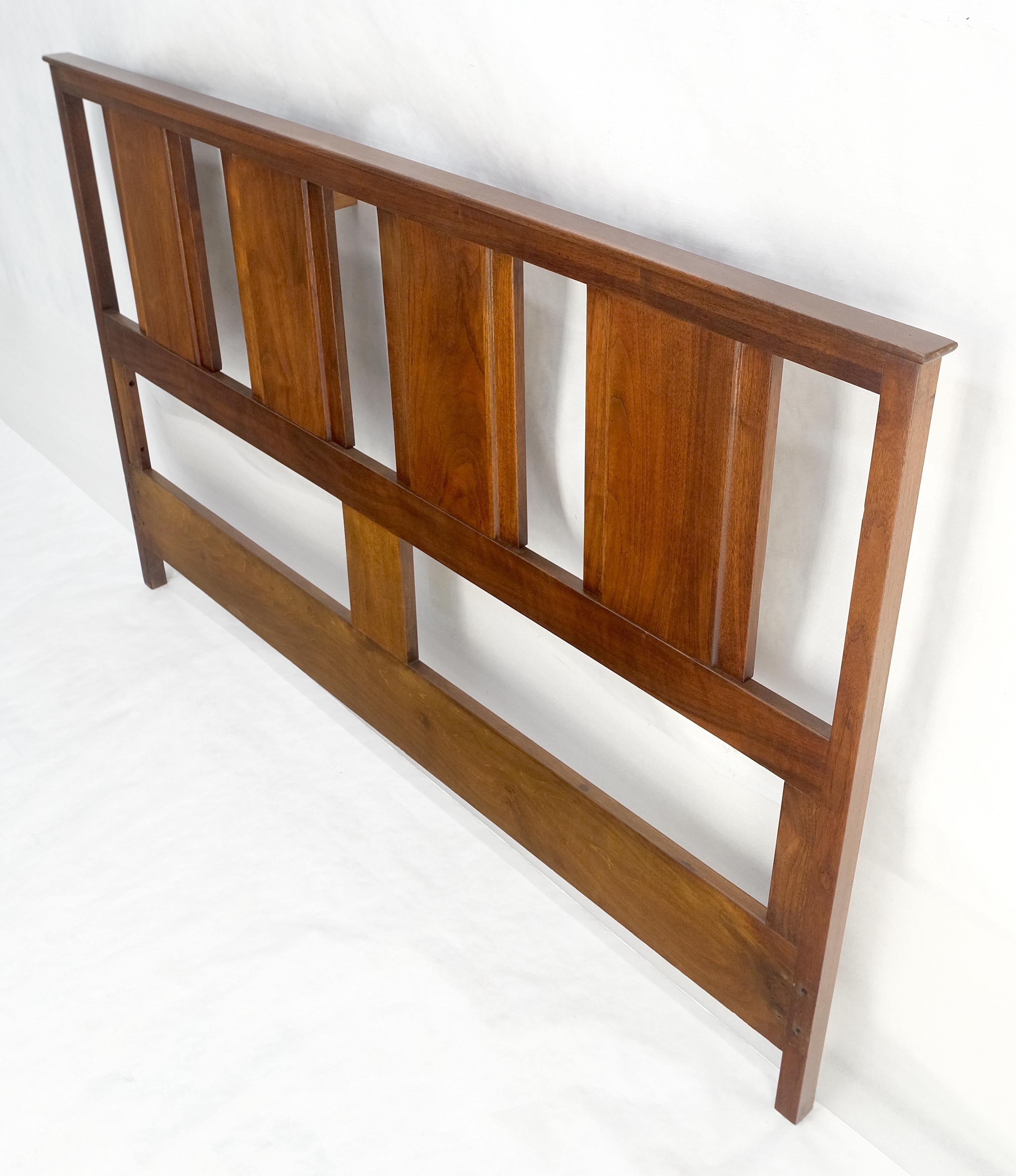 Noyer c1970s Baughman Style Queen Size Headboard Bed Mid Century Modern MINT en vente 4