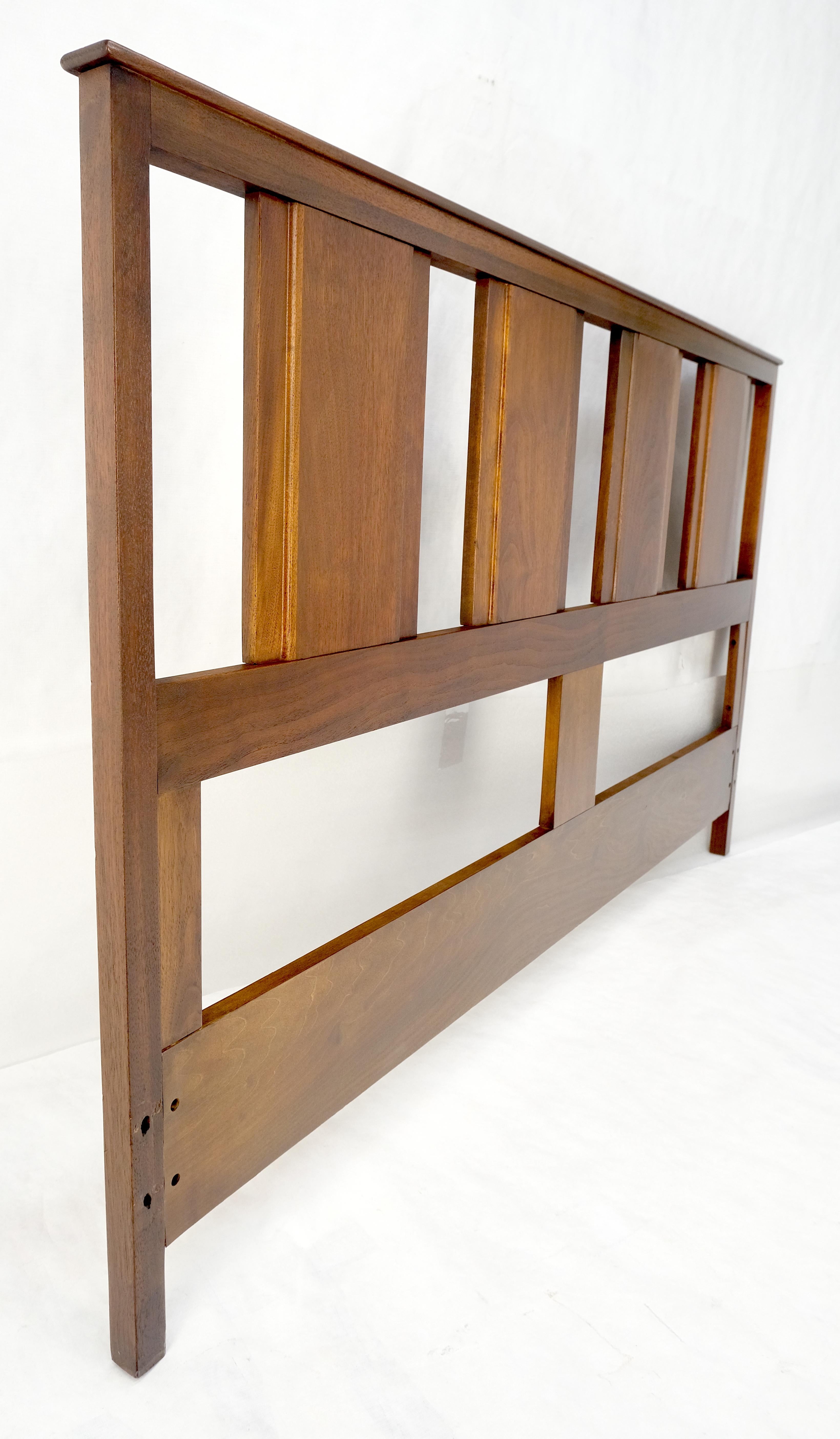 Noyer c1970s Baughman Style Queen Size Headboard Bed Mid Century Modern MINT en vente 5