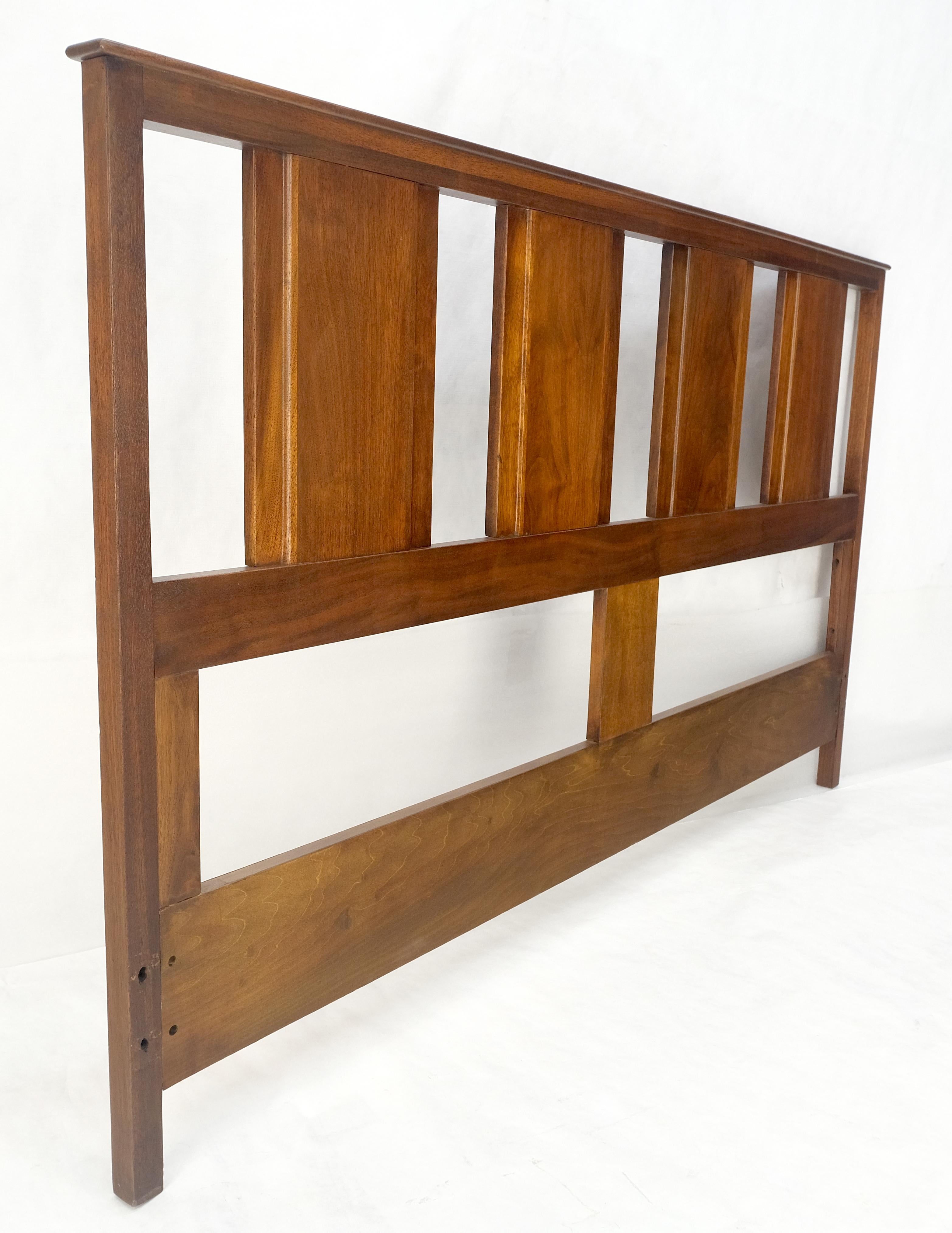 Noyer c1970s Baughman Style Queen Size Headboard Bed Mid Century Modern MINT en vente 6