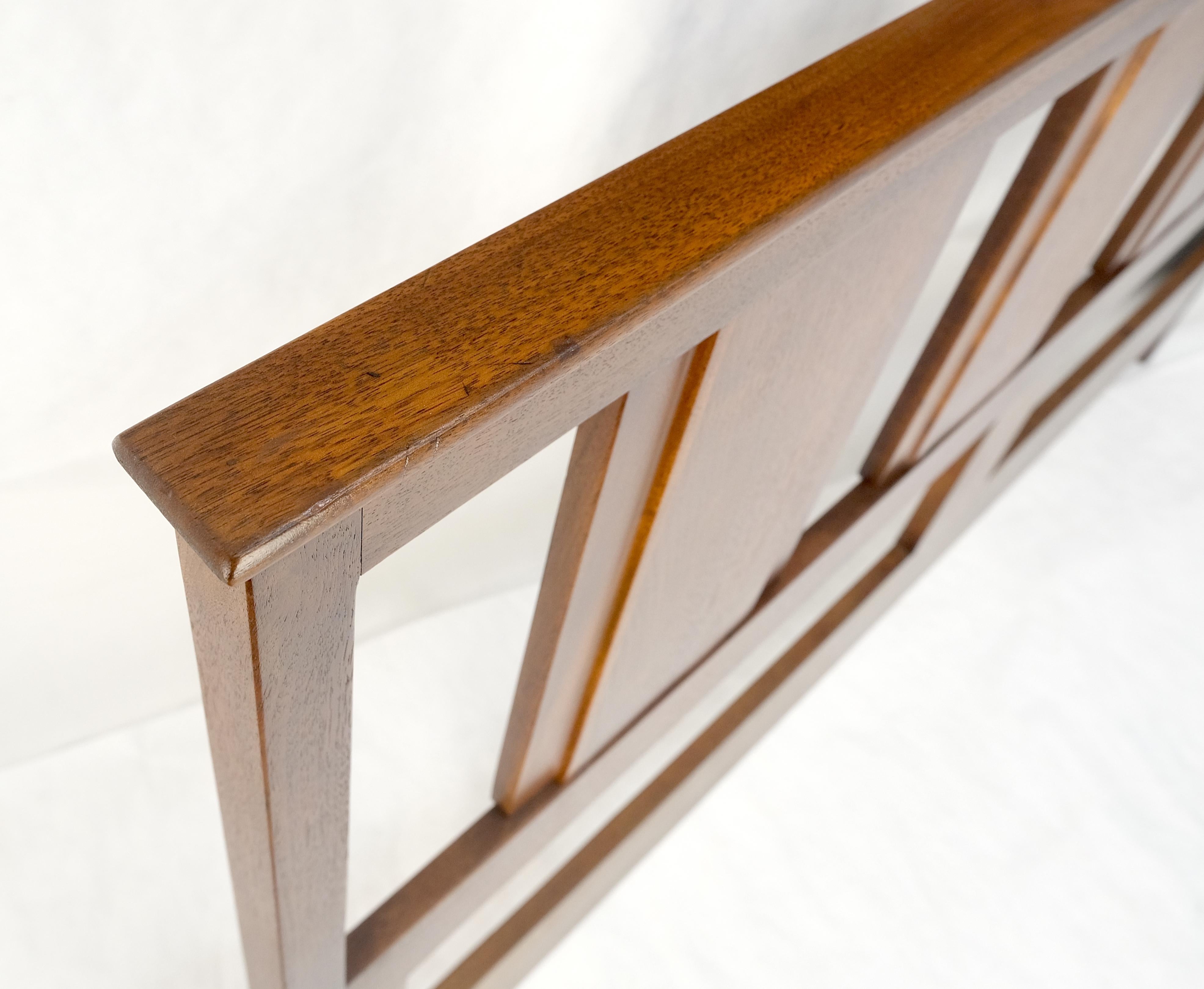 Noyer c1970s Baughman Style Queen Size Headboard Bed Mid Century Modern MINT en vente 7