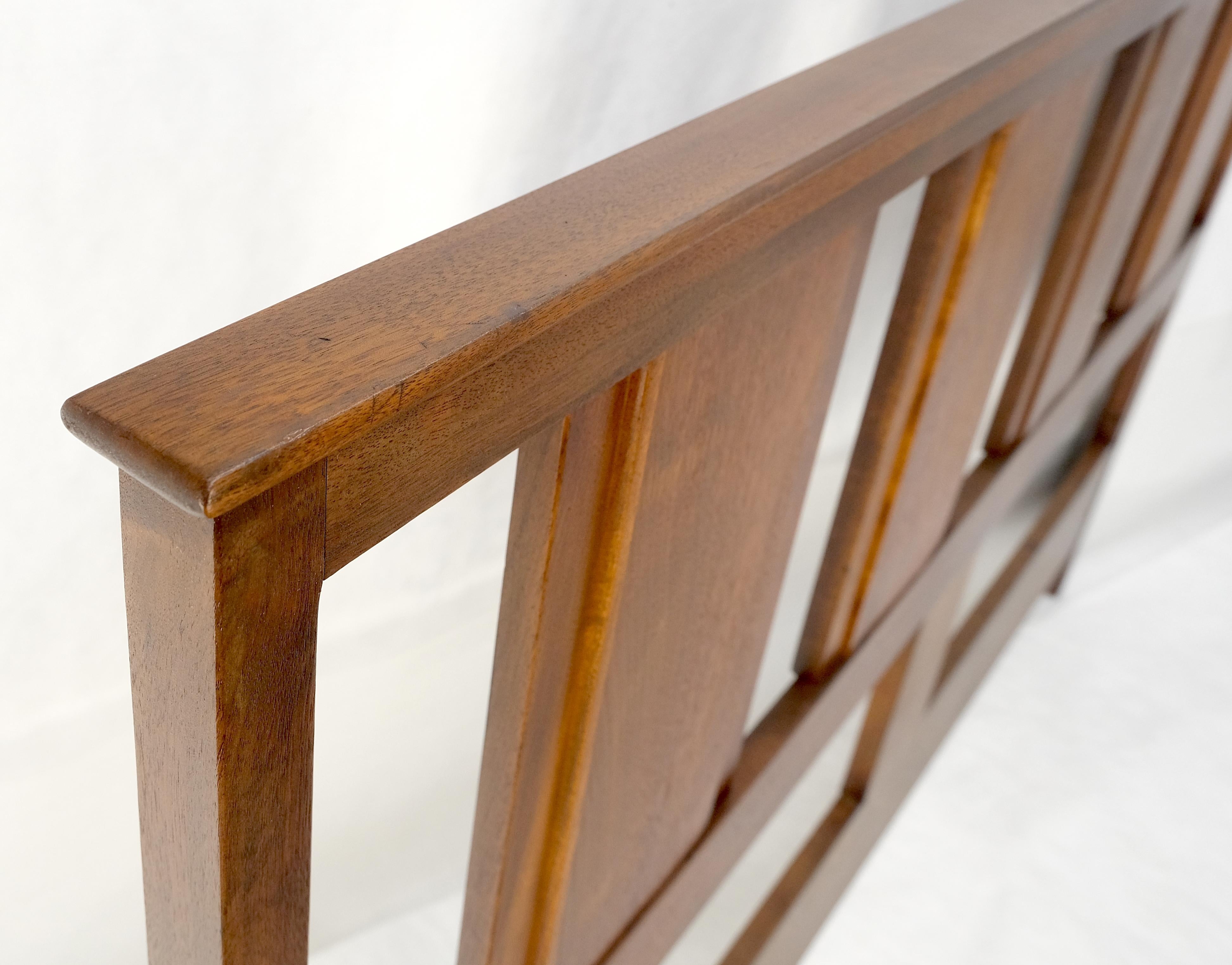 Noyer c1970s Baughman Style Queen Size Headboard Bed Mid Century Modern MINT en vente 9