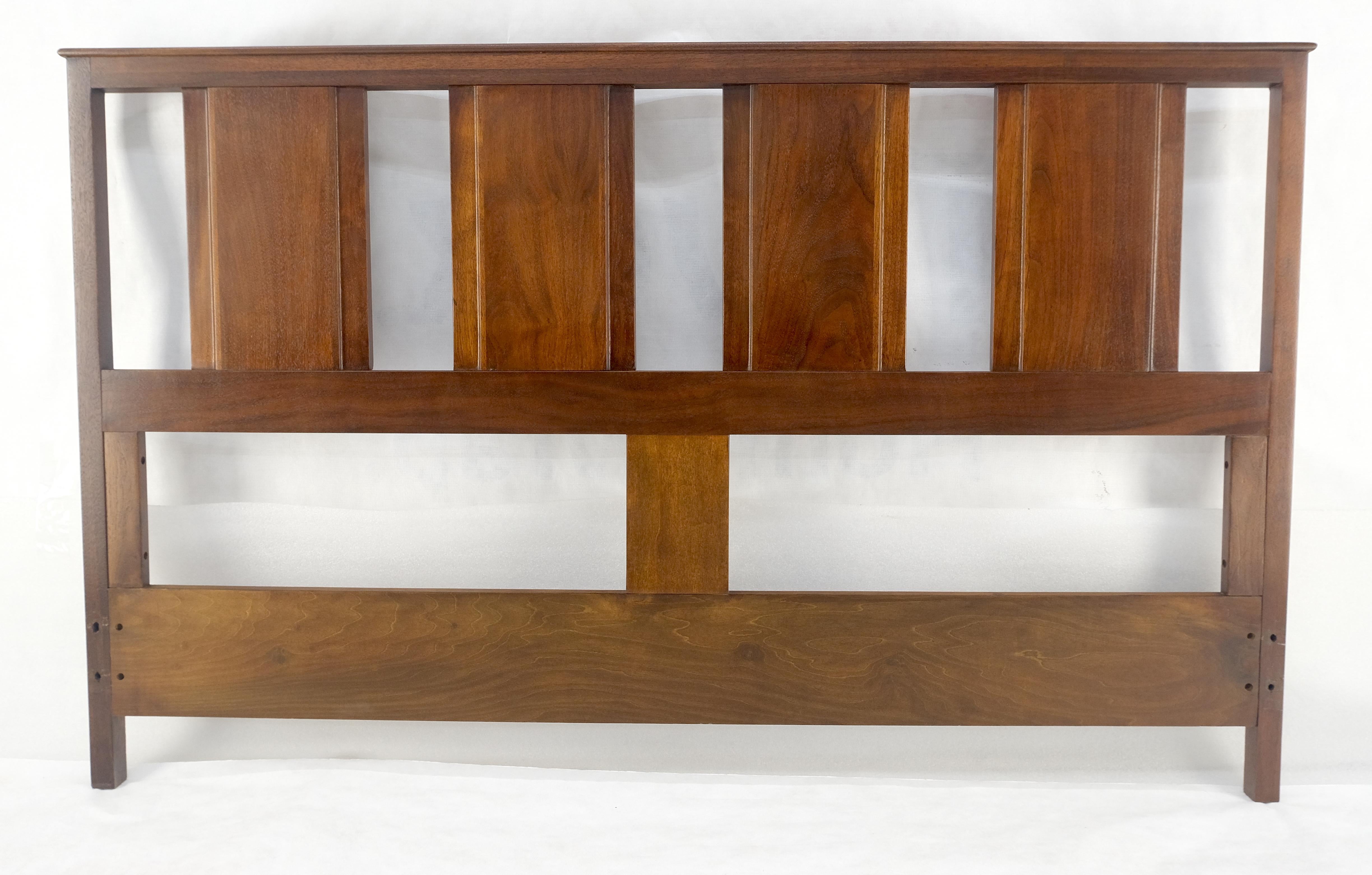 Mid-Century Modern Noyer c1970s Baughman Style Queen Size Headboard Bed Mid Century Modern MINT en vente