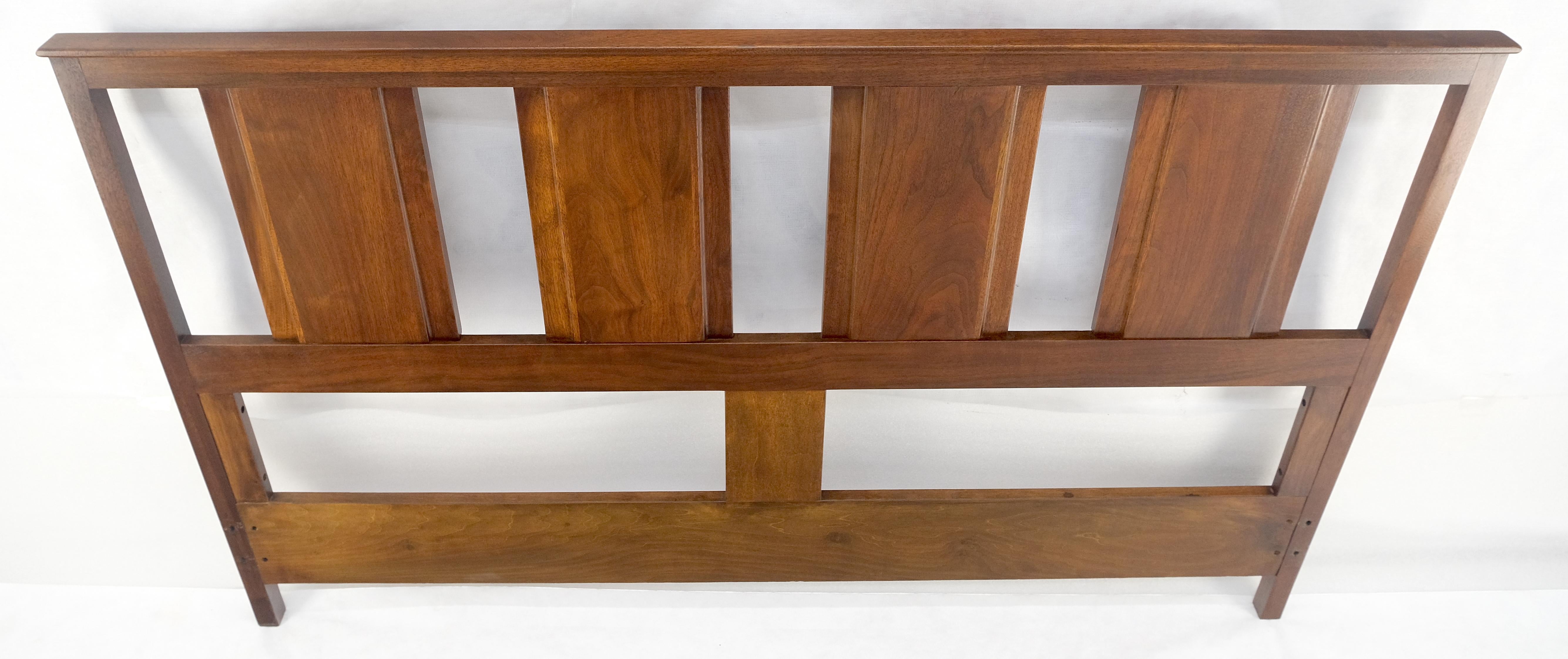 Américain Noyer c1970s Baughman Style Queen Size Headboard Bed Mid Century Modern MINT en vente