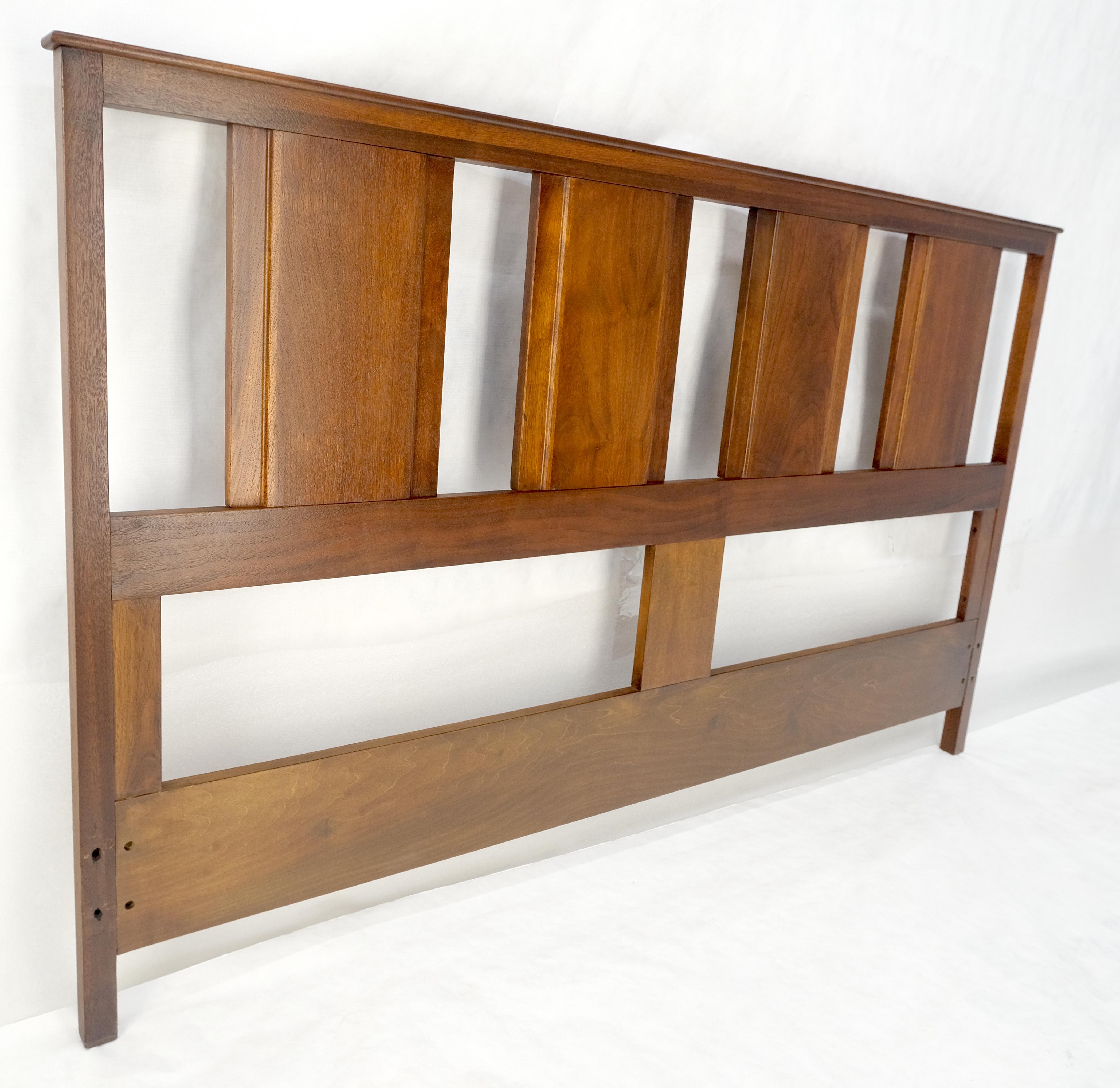Noyer c1970s Baughman Style Queen Size Headboard Bed Mid Century Modern MINT en vente 1
