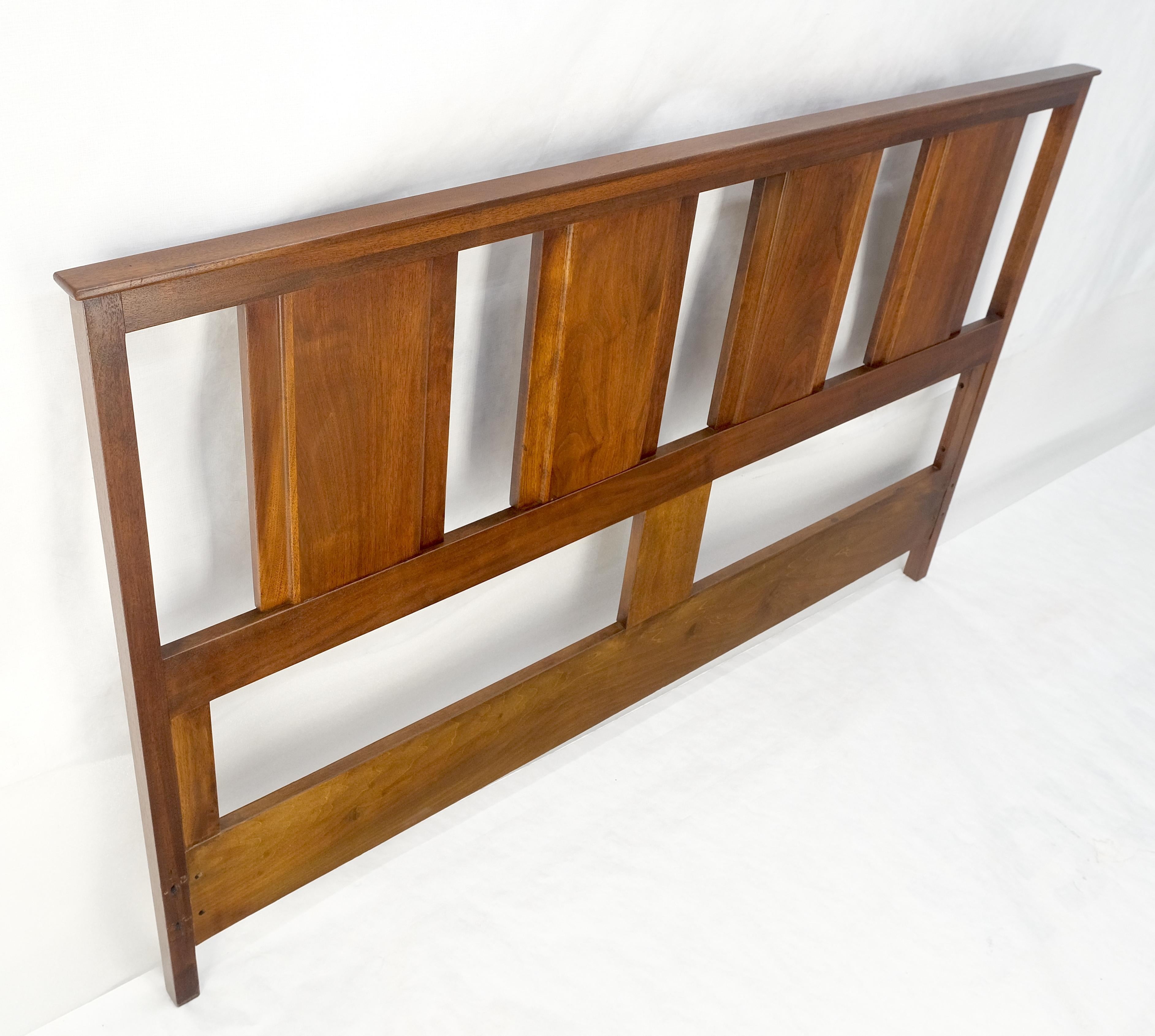 Noyer c1970s Baughman Style Queen Size Headboard Bed Mid Century Modern MINT en vente 2