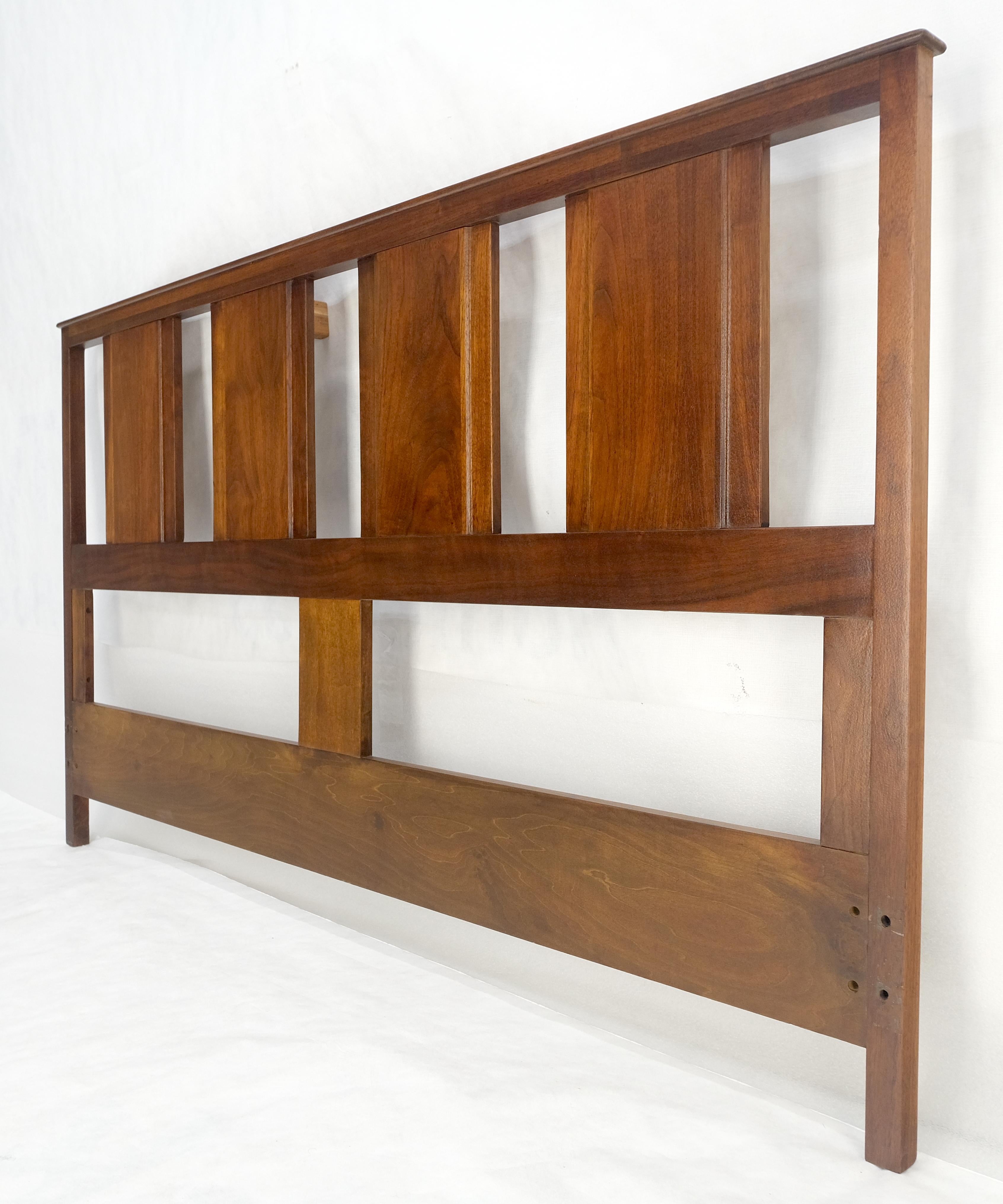 Noyer c1970s Baughman Style Queen Size Headboard Bed Mid Century Modern MINT en vente 3