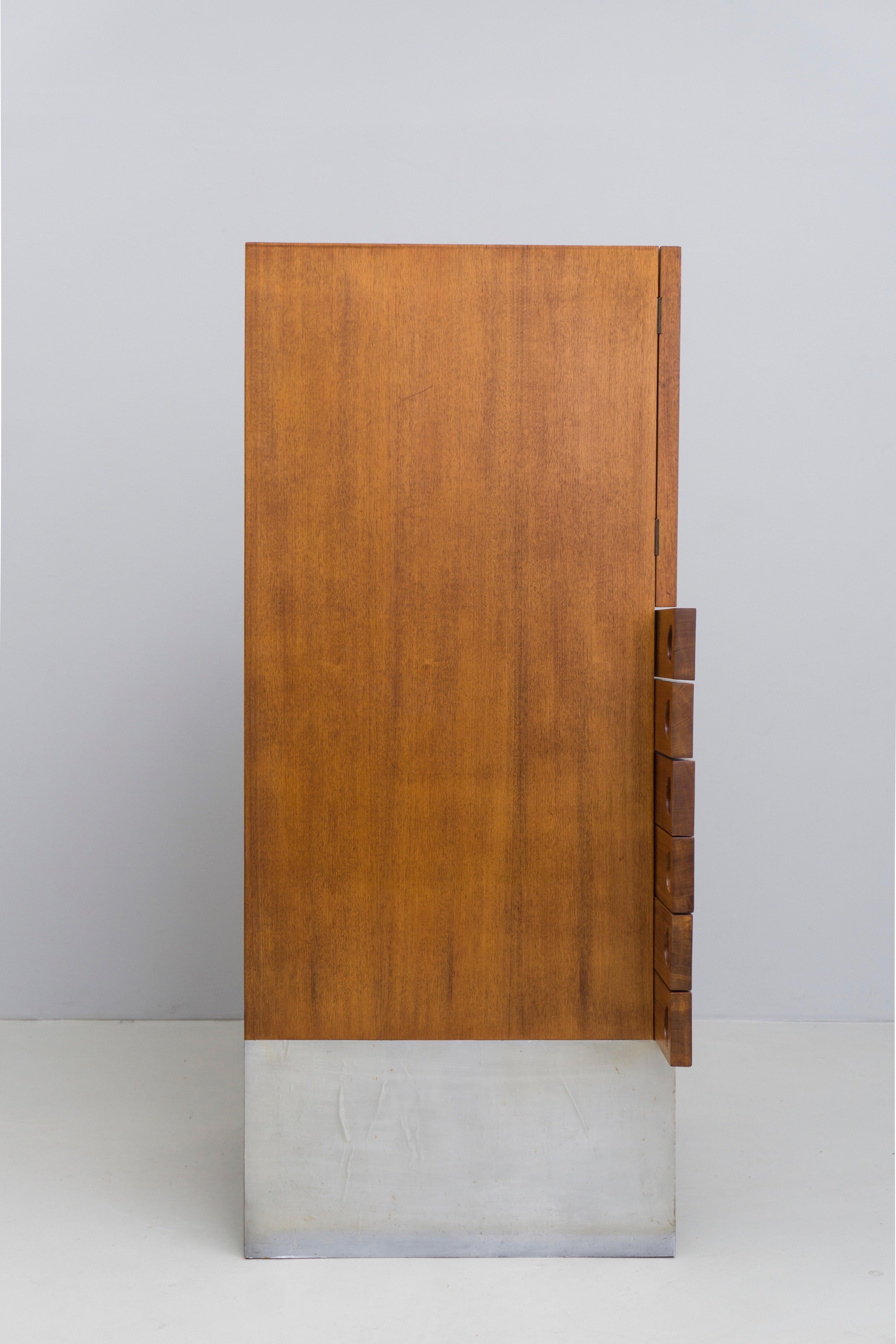 Walnut Cabinet with Silver Coated Sides, Drawers and Doors, 1960 In Excellent Condition In Berlin, DE