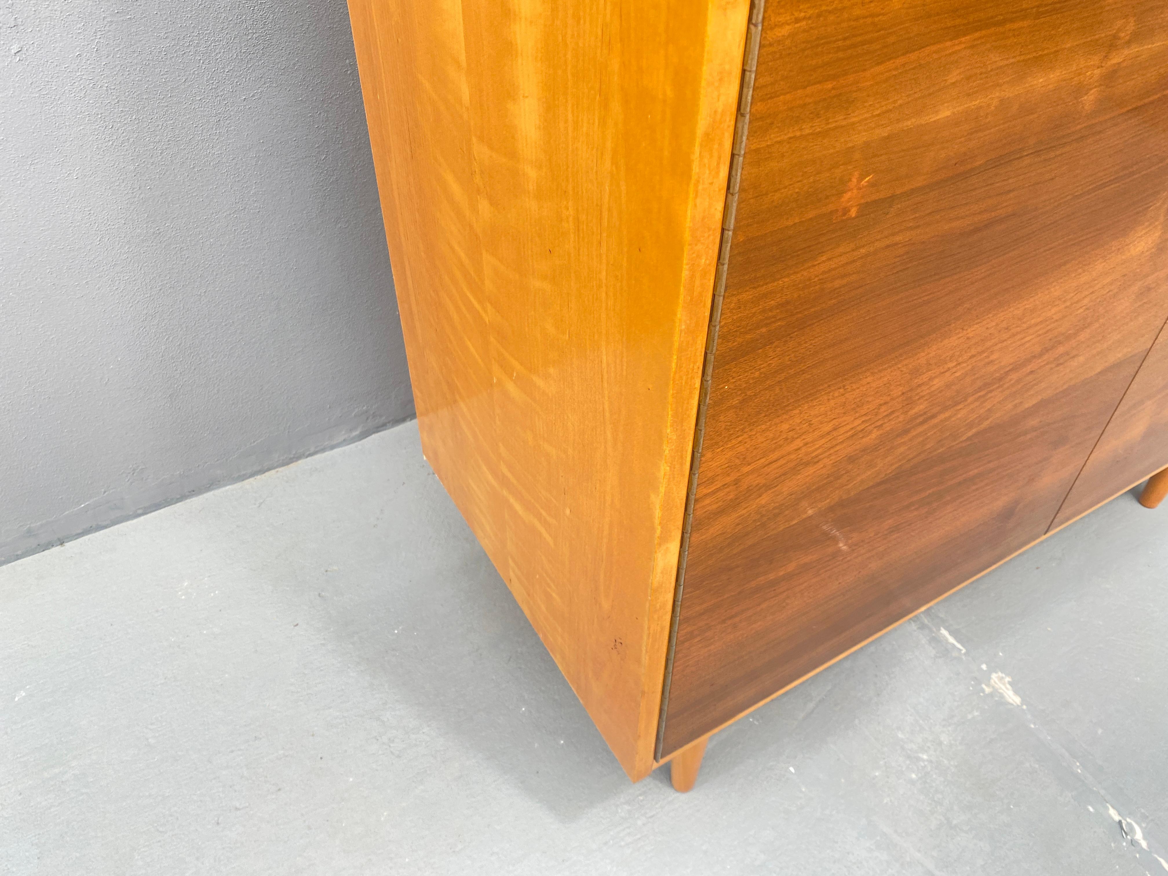 Armoire en noyer, années 1970, Tchécoslovaquie 5