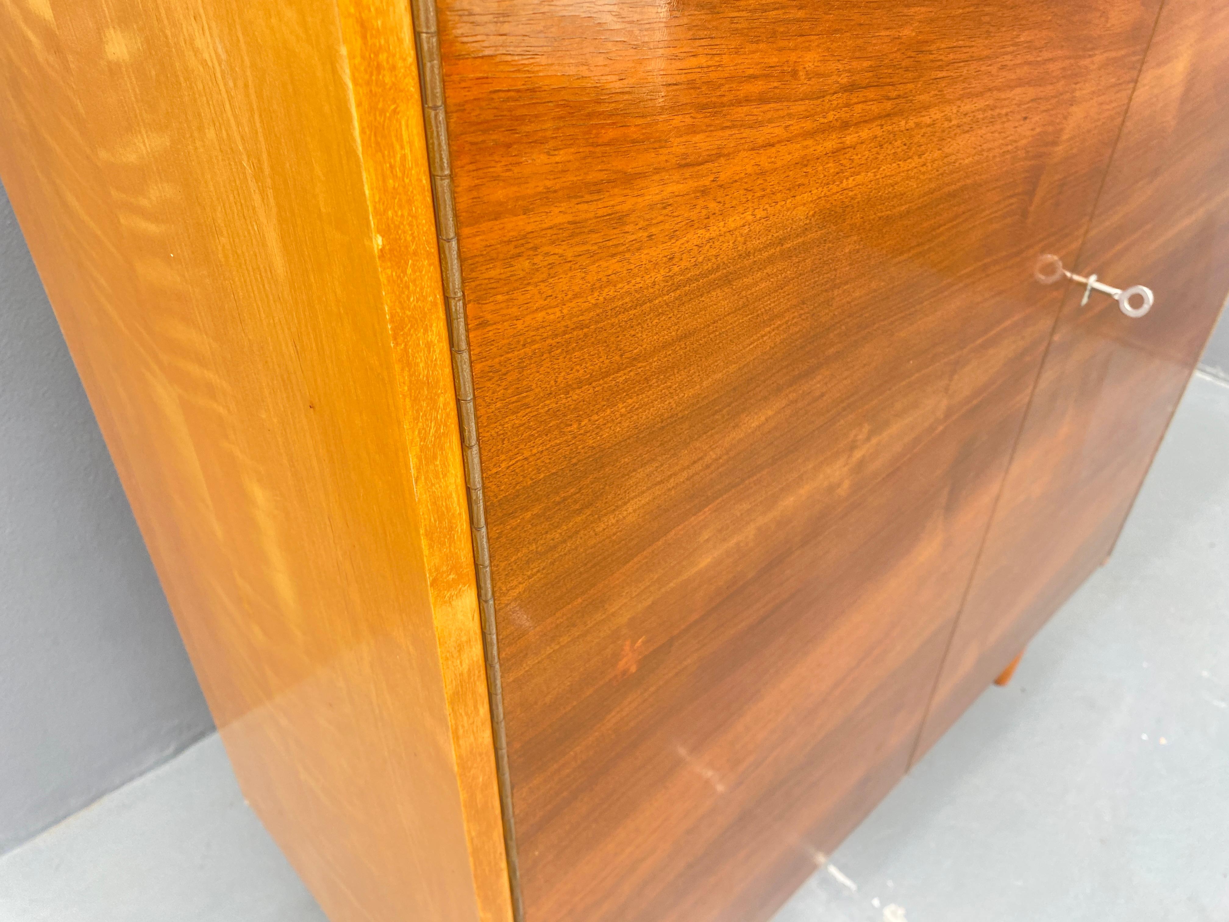 Armoire en noyer, années 1970, Tchécoslovaquie 9