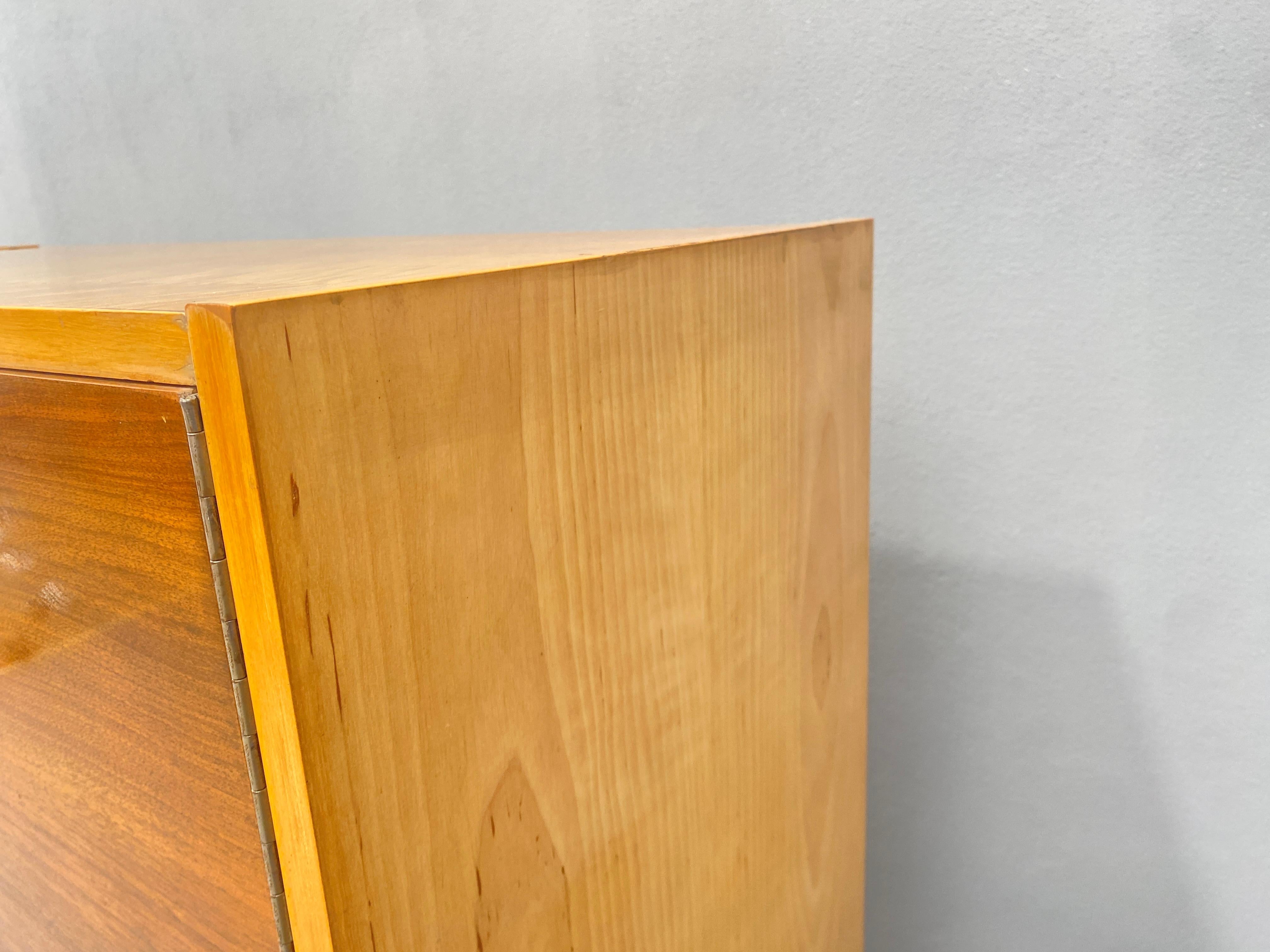 Armoire en noyer, années 1970, Tchécoslovaquie 10