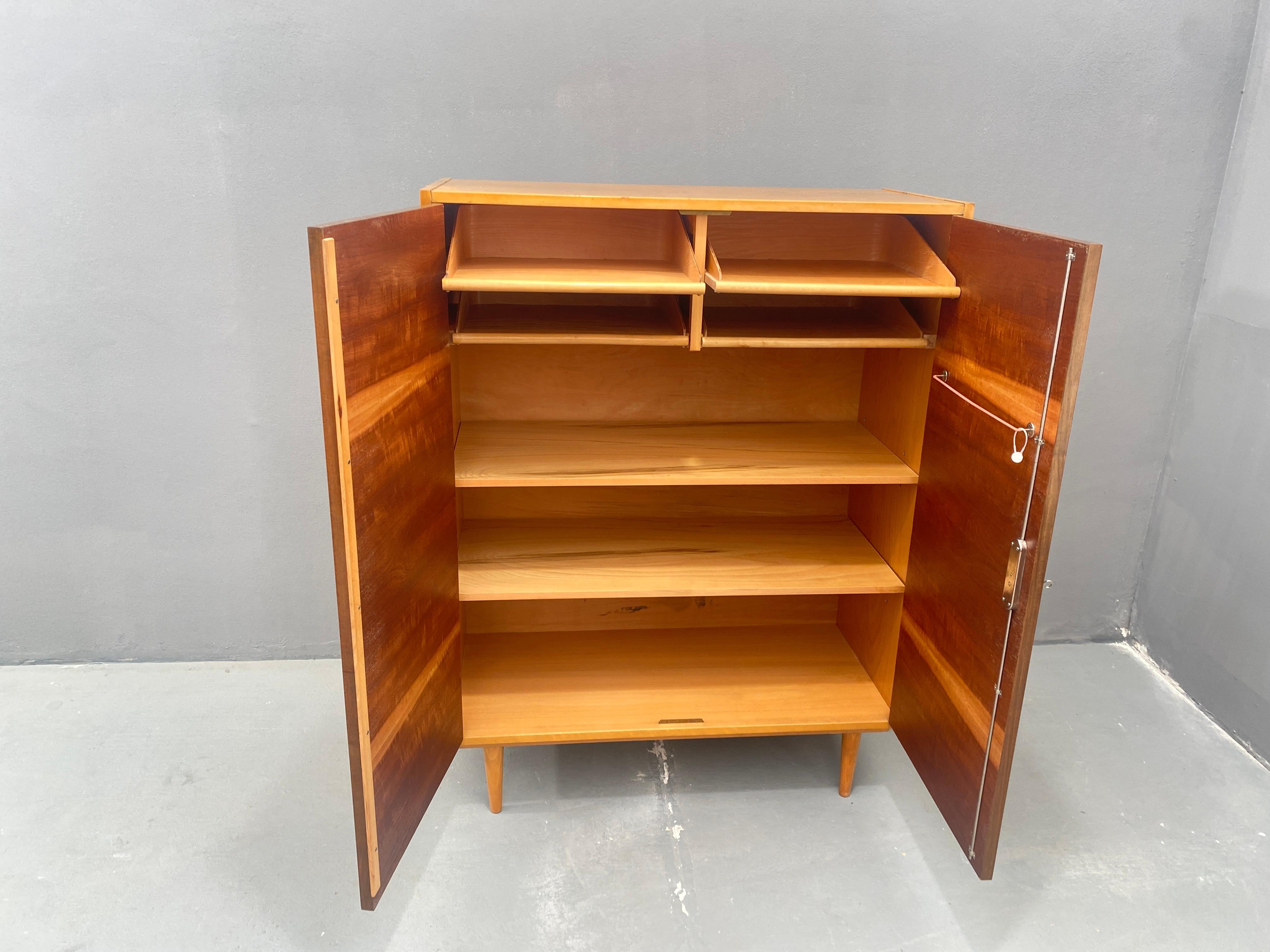 Armoire en noyer, années 1970, Tchécoslovaquie 11