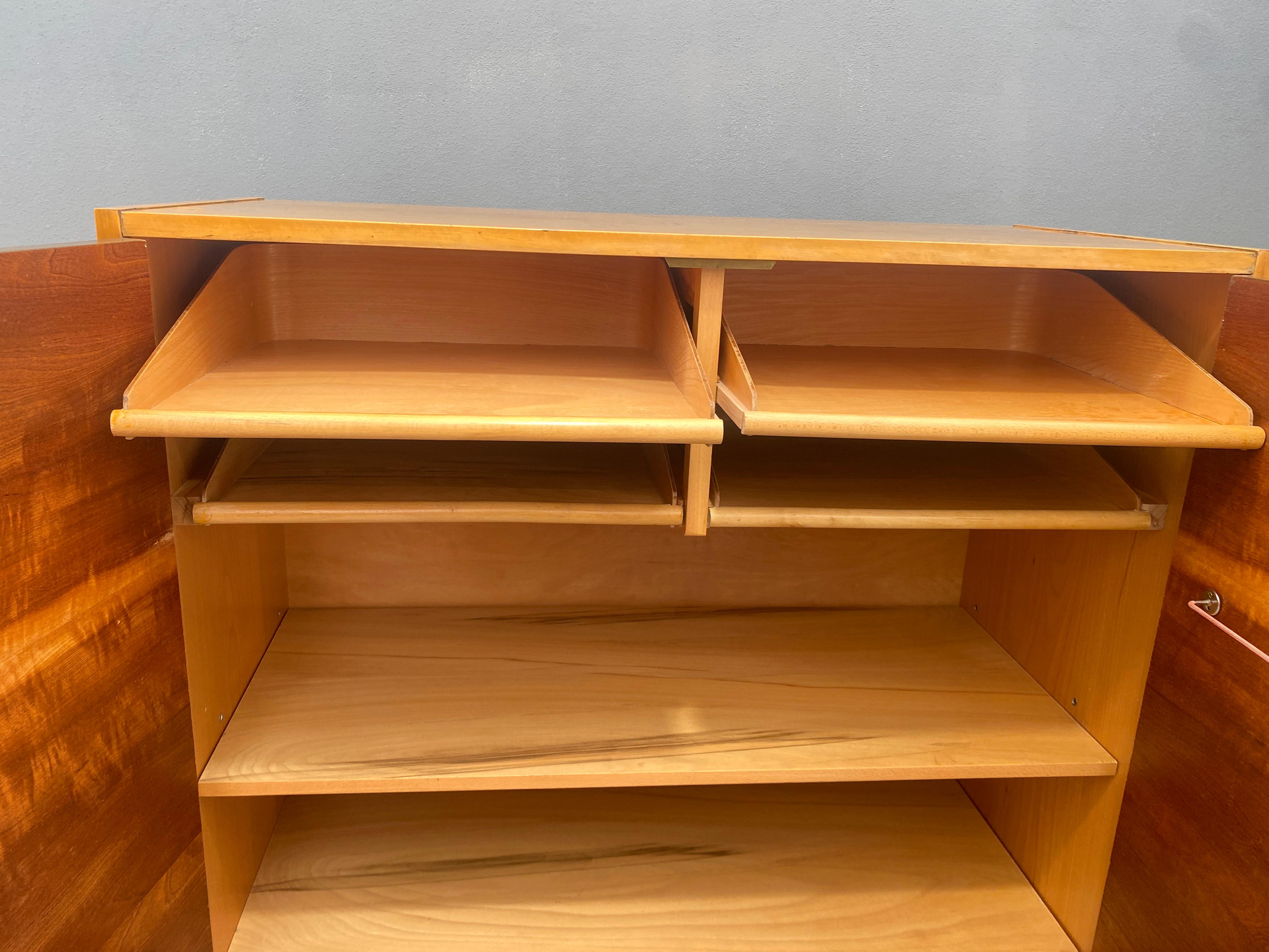 Armoire en noyer, années 1970, Tchécoslovaquie 13