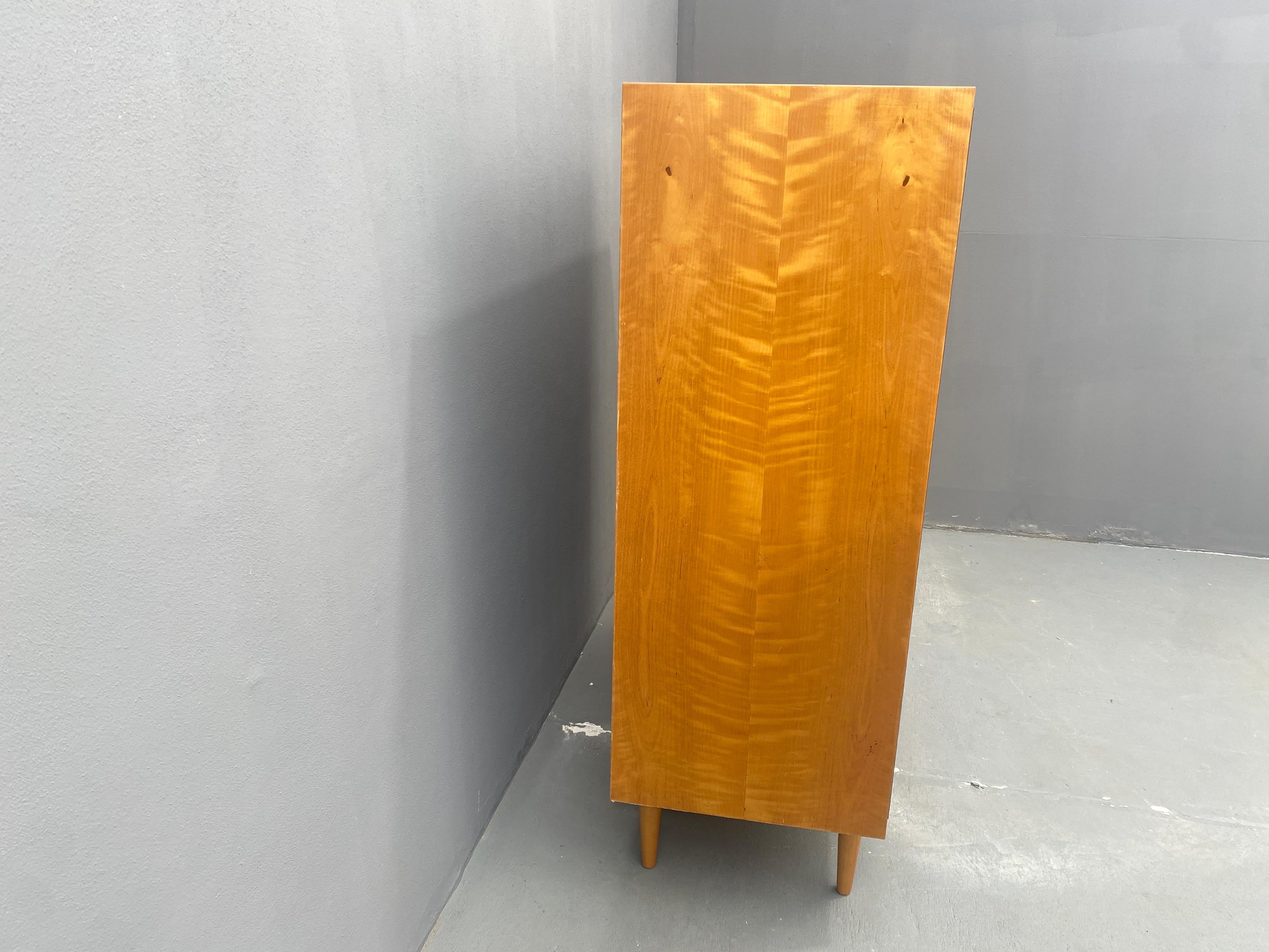 Armoire en noyer, années 1970, Tchécoslovaquie Bon état à Prague 8, CZ