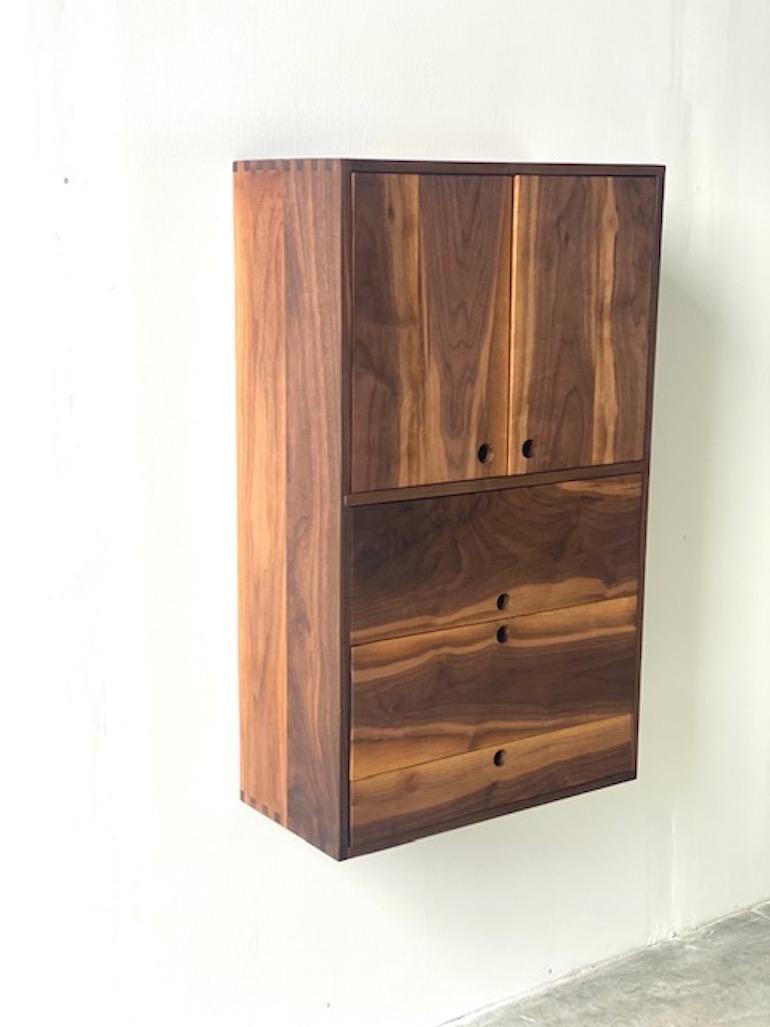 Walnut Cabinet by Michael Rozell, USA 2021 In New Condition For Sale In Berlin, DE