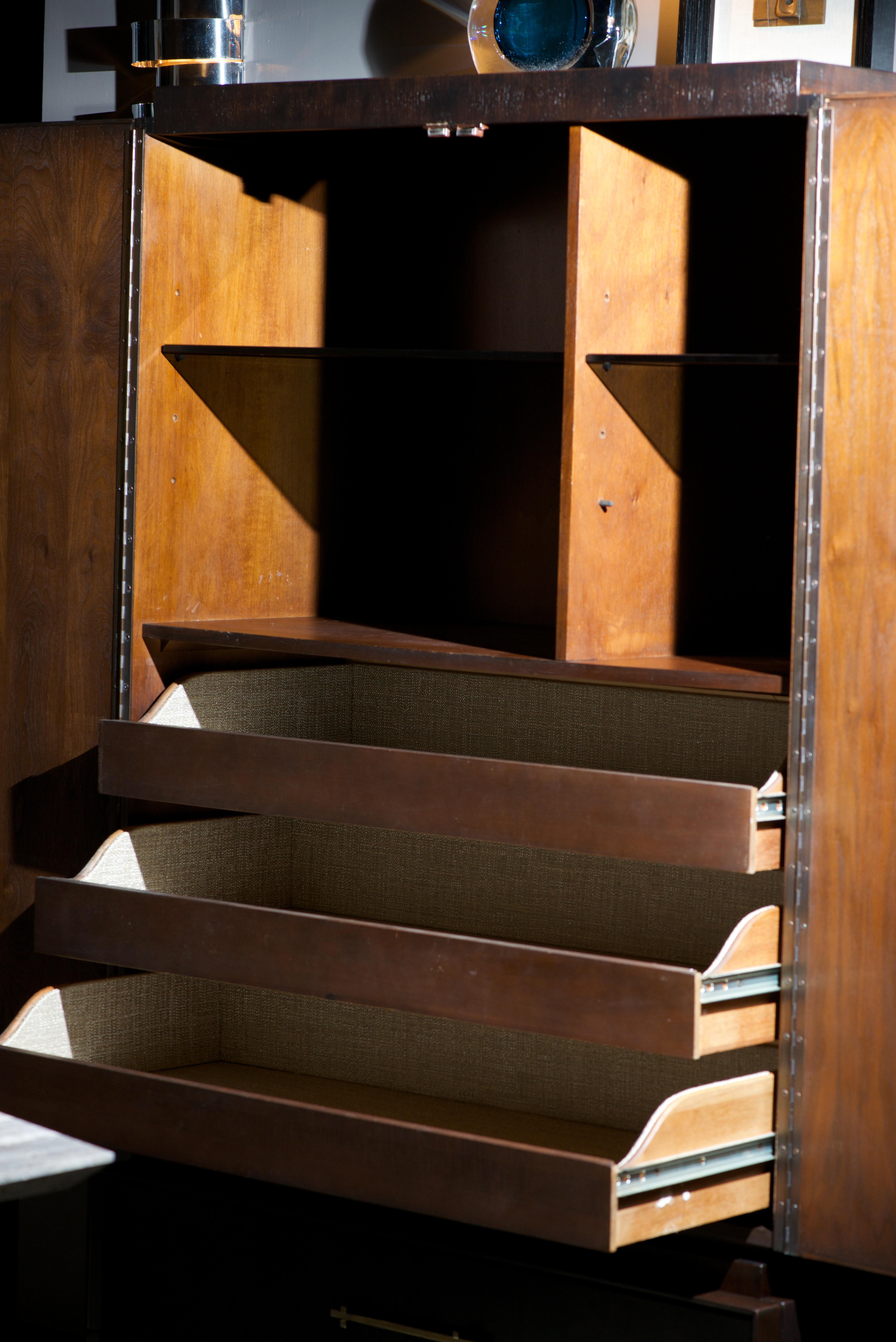 Walnut Cabinet with Sculptural Doors, USA, 1960s For Sale 2