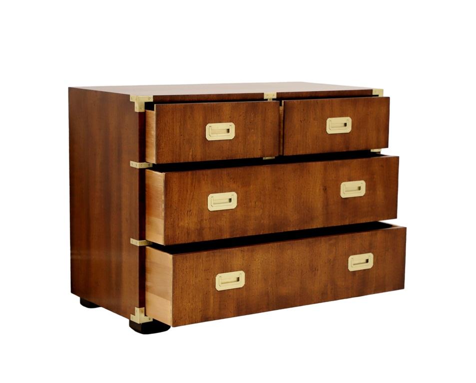 Mid-Century moderno Cassapanca in noce 