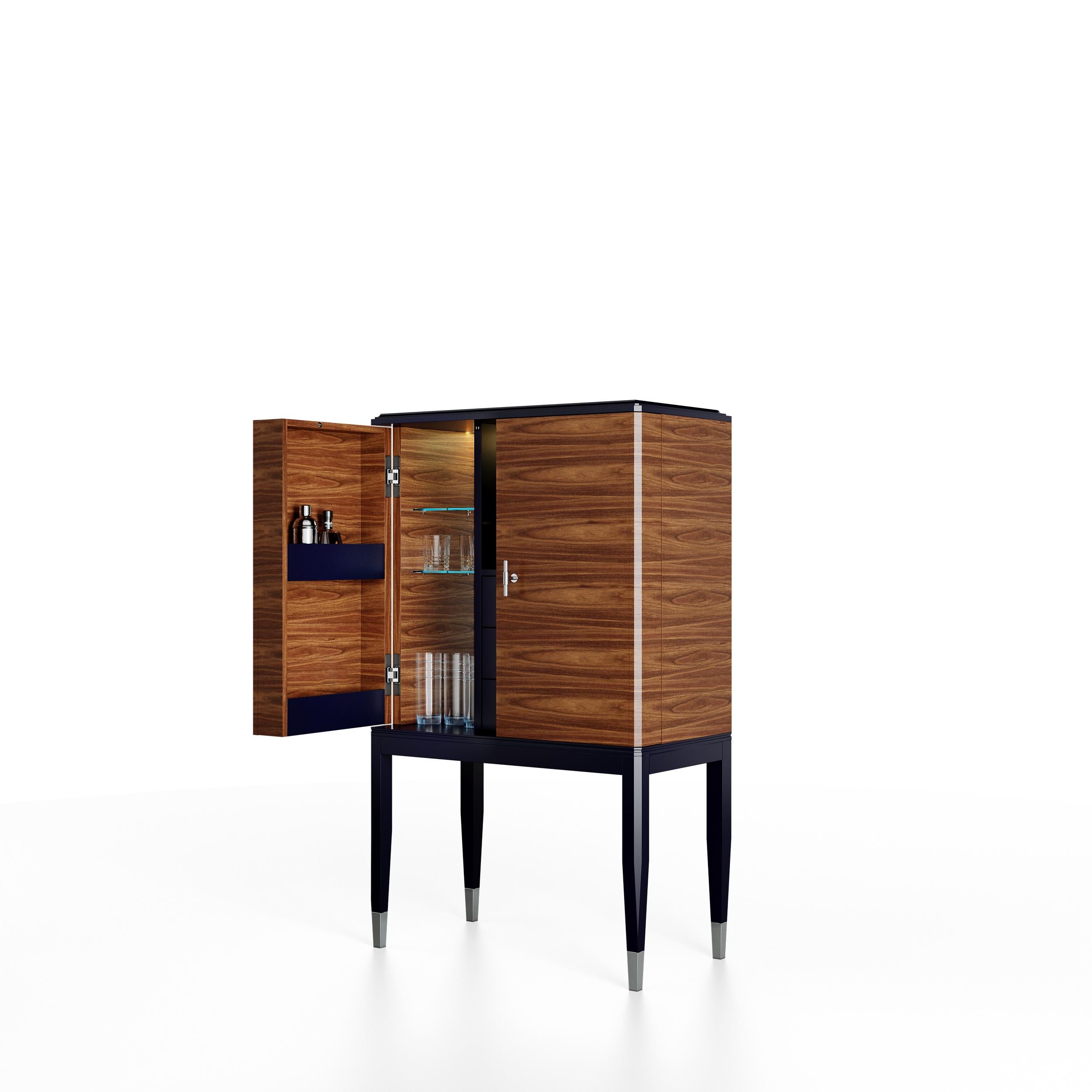 Walnut and Black Mat Lacquered Legs Gbar Bar Cabinet by Ultramobili Italiano en venta