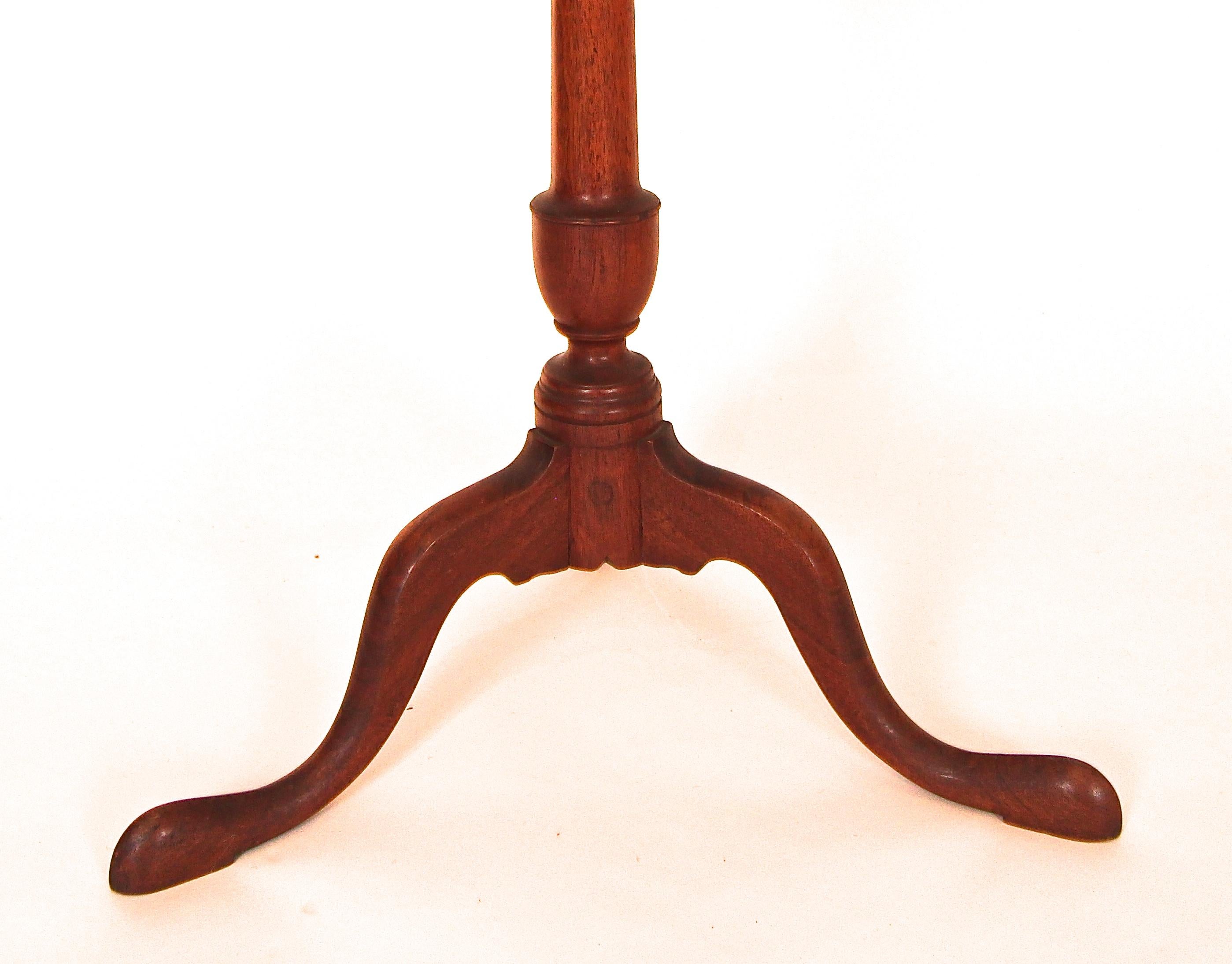Walnut Candle Stand In Good Condition For Sale In West Chester, PA