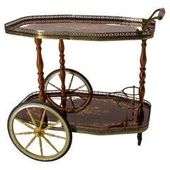 Chariot de table à boissons en noyer Chariot de style Louis XVI, France vers 1960