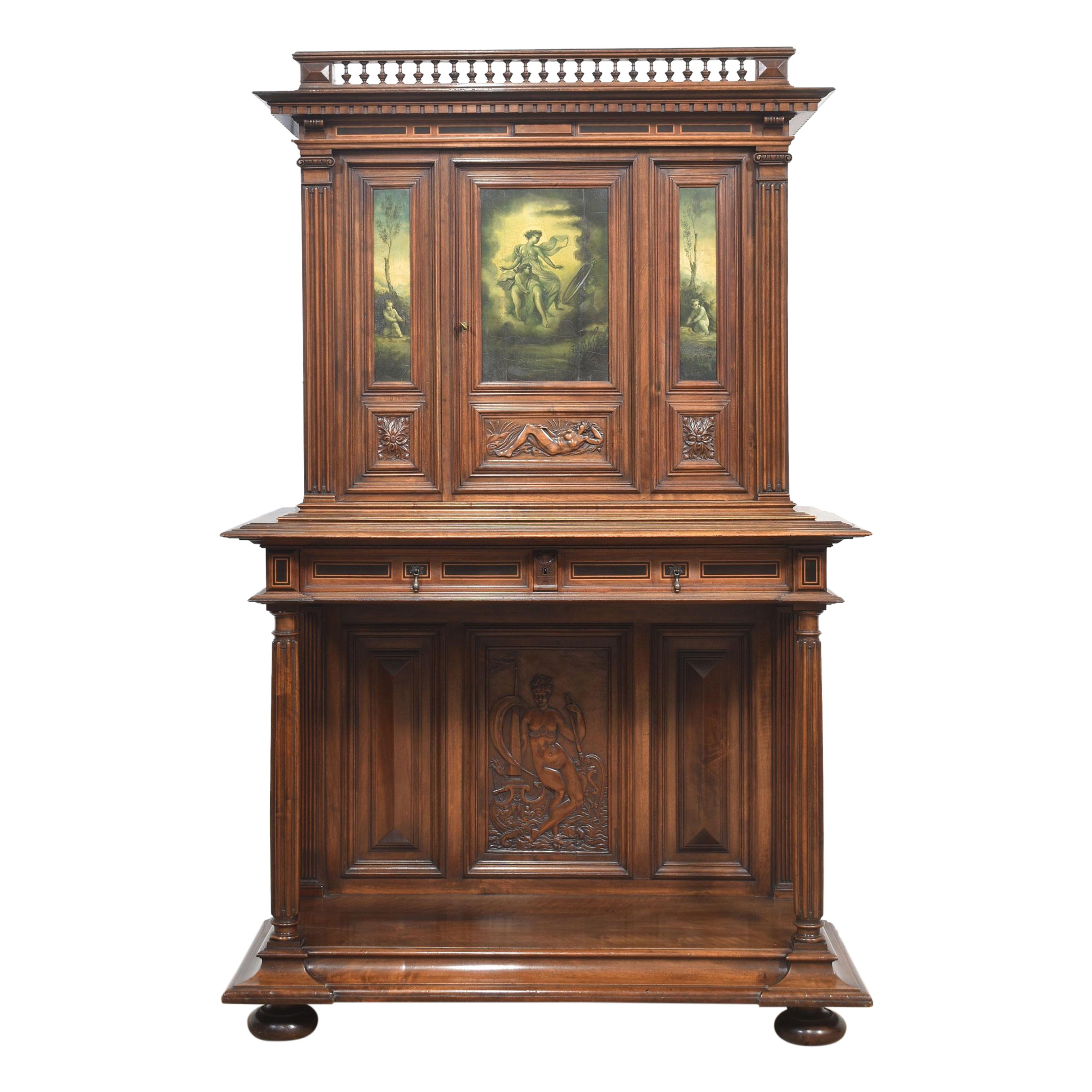 Cabinet sculpté en noyer sur Stand