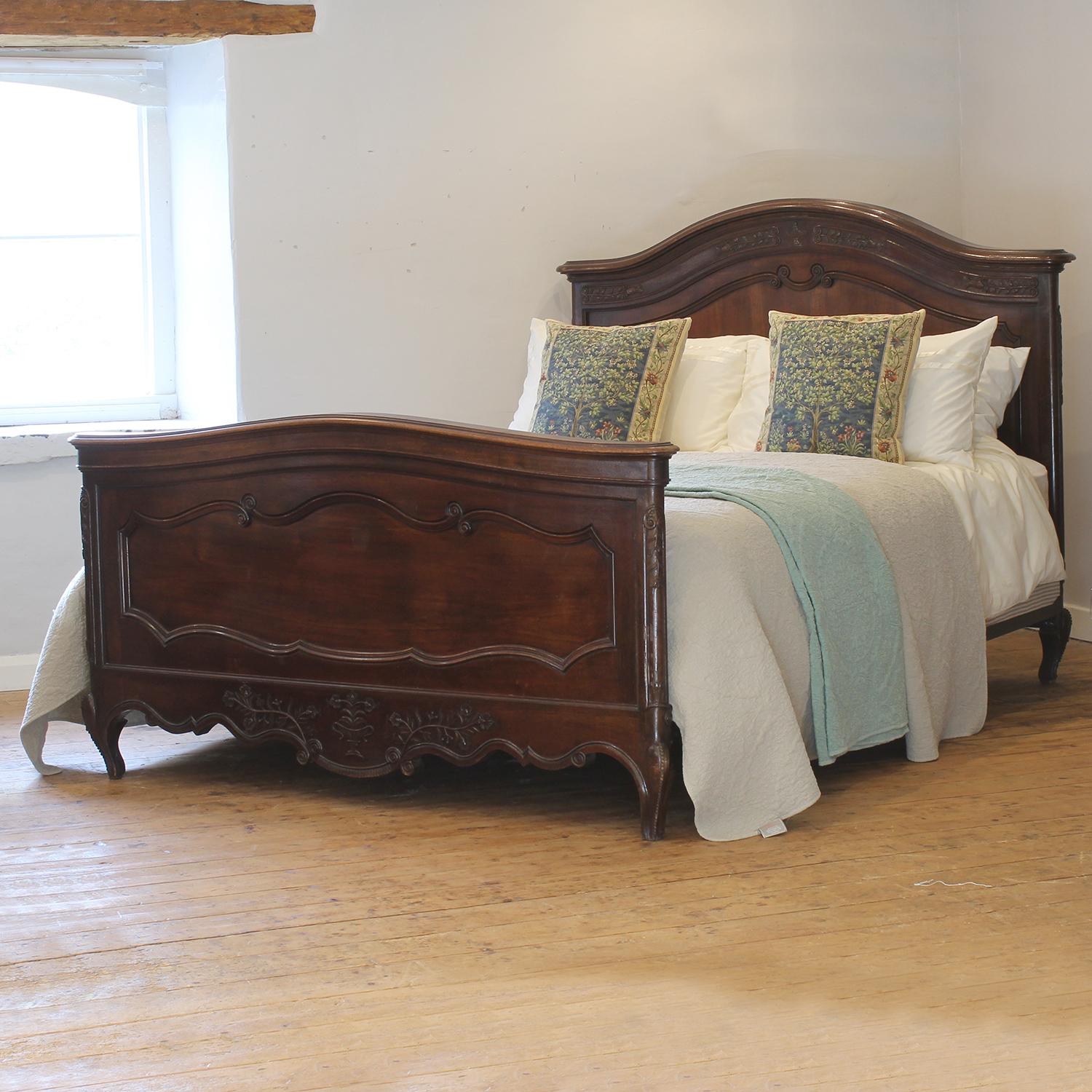 An elegant antique bed with fine carving in a country style with curved top rails and cabriole legs.

This bed accepts a US Queen Size (or UK King Size), 5ft wide (60 in), base and mattress set.

The price includes a firm bed base (mattress support)