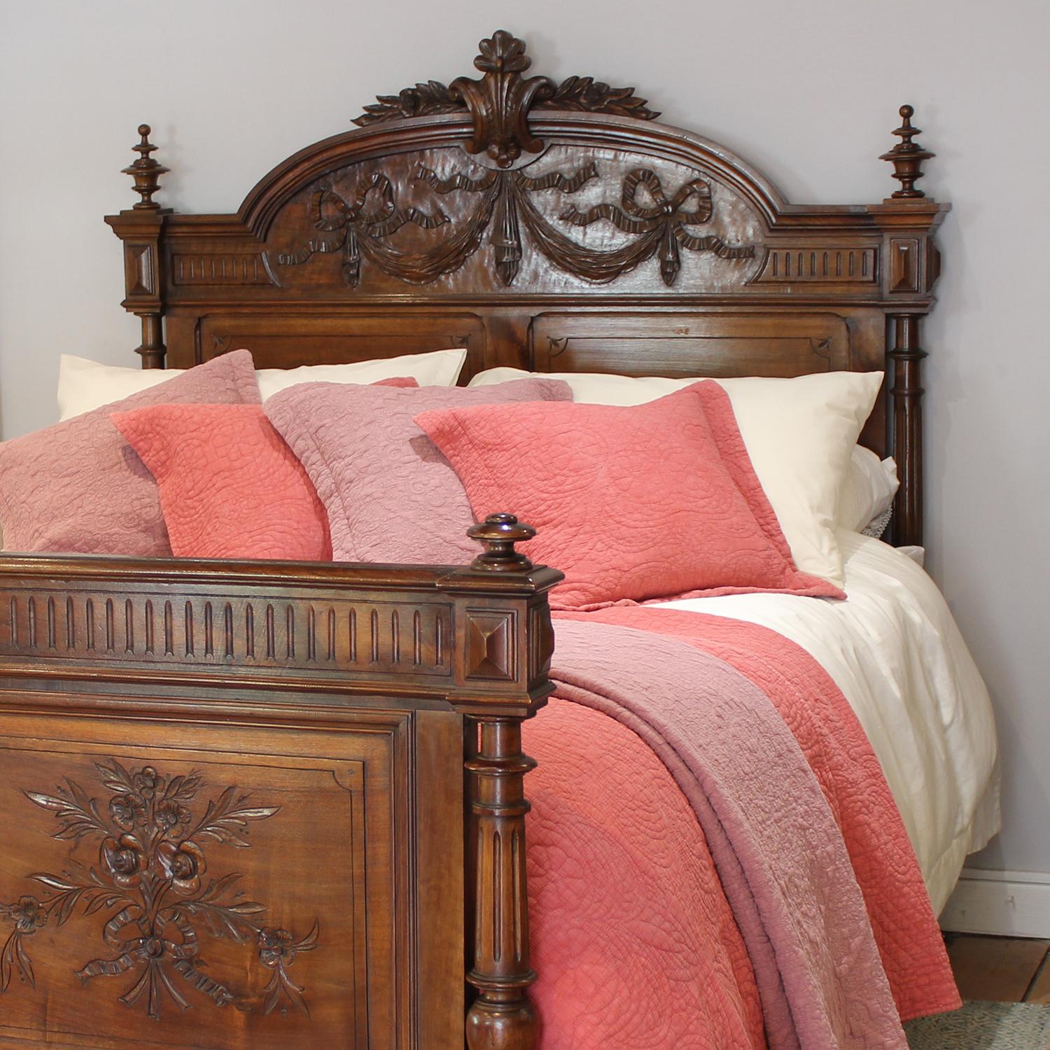 Walnut Carved French Antique Bed, WK204 In Good Condition For Sale In Wrexham, GB