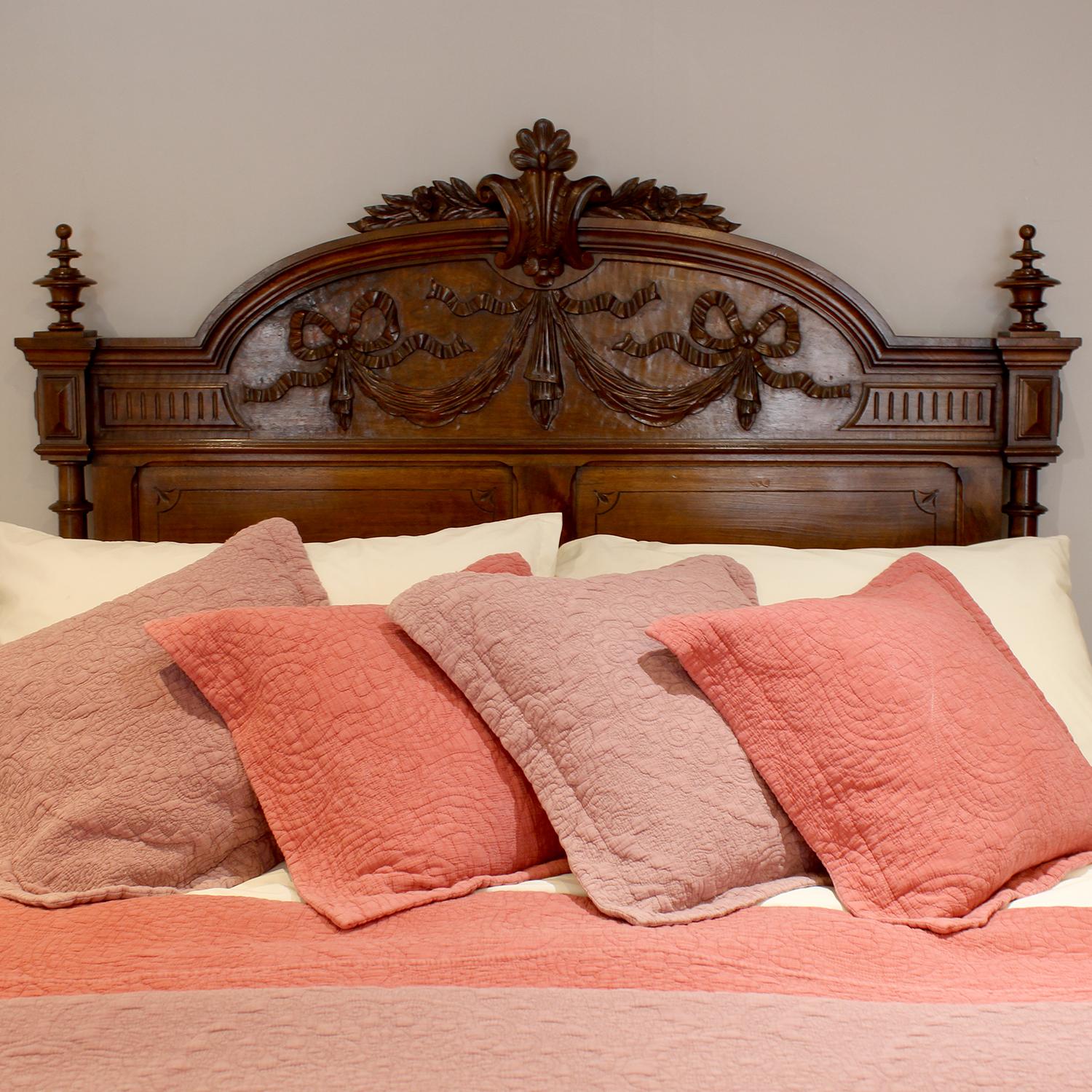 Walnut Carved French Antique Bed, WK204 For Sale 2