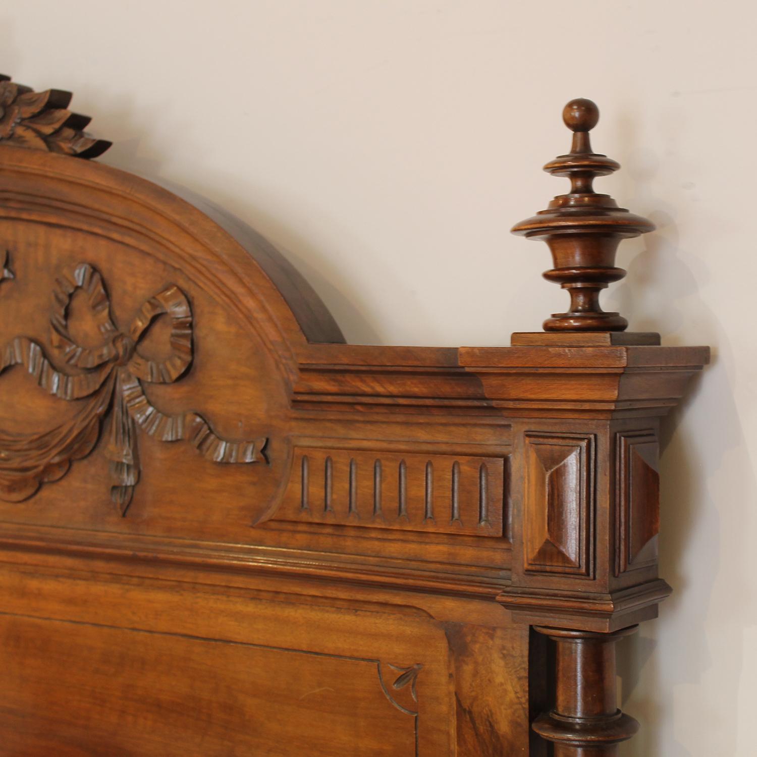 Walnut Carved French Antique Bed, WK204 For Sale 4