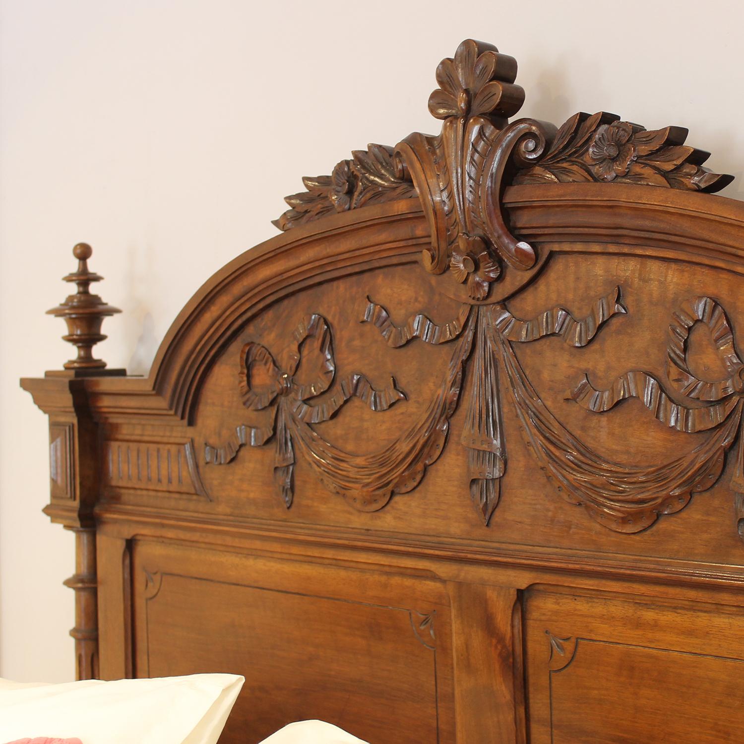 Walnut Carved French Antique Bed, WK204 For Sale 5