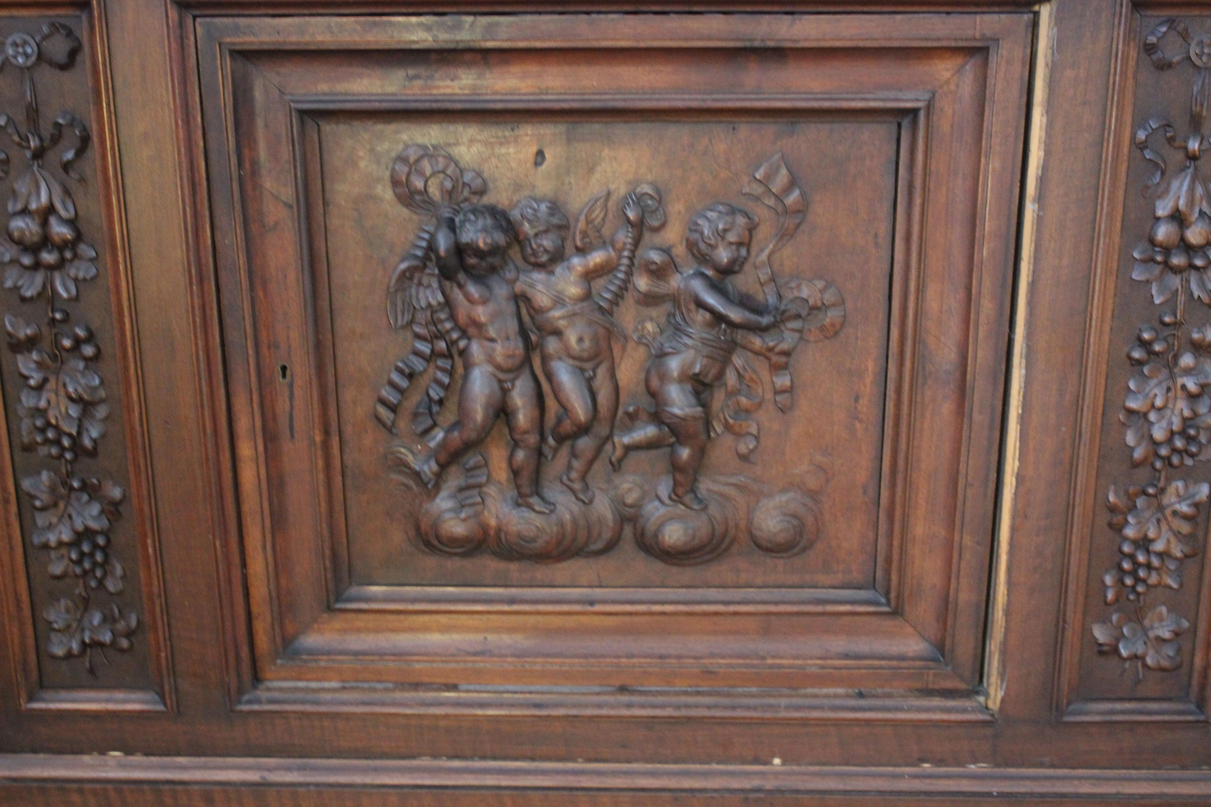 Walnut Carved Living Room, 19th Century, Set of 17 For Sale 6