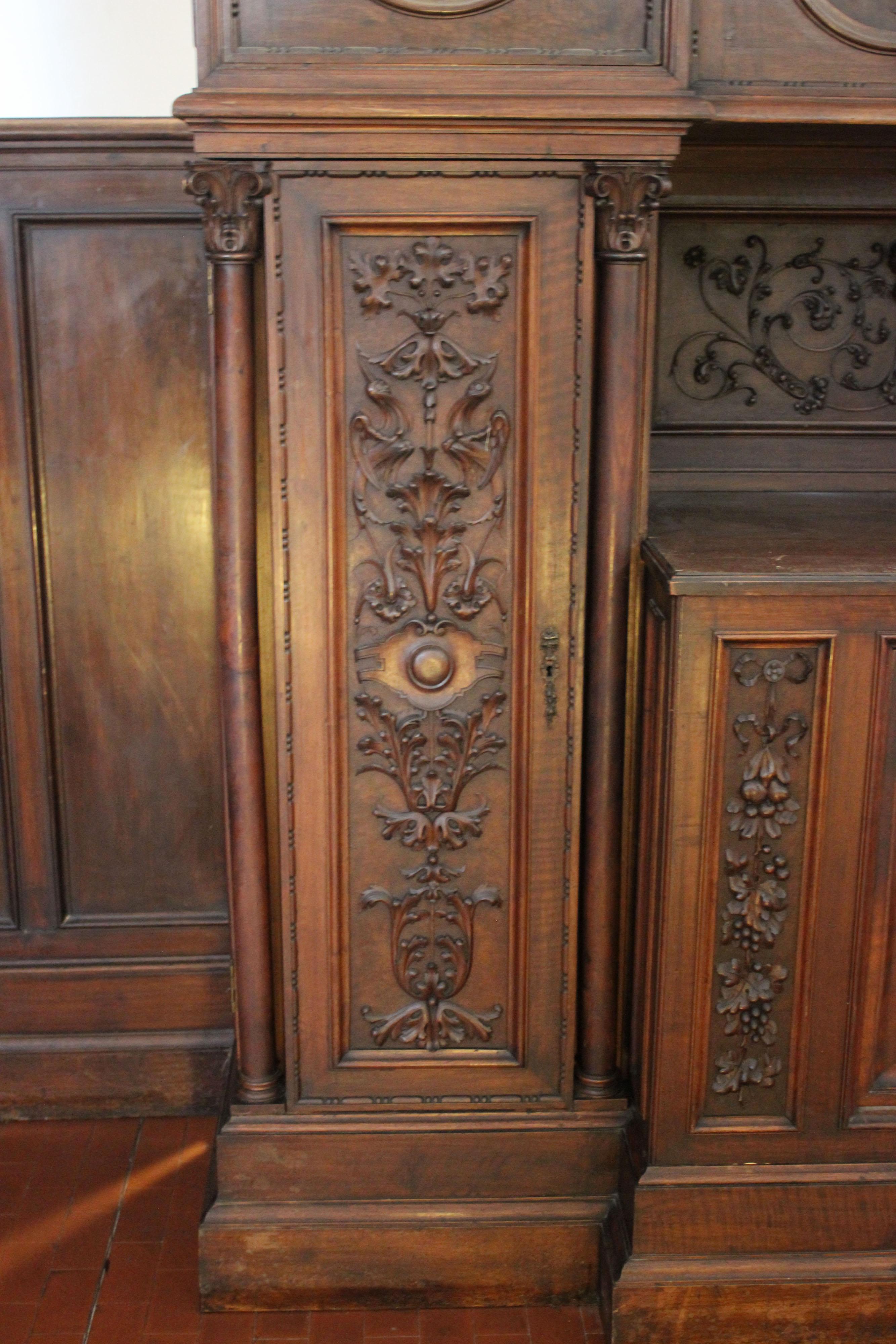 Walnut Carved Living Room, 19th Century, Set of 17 For Sale 7