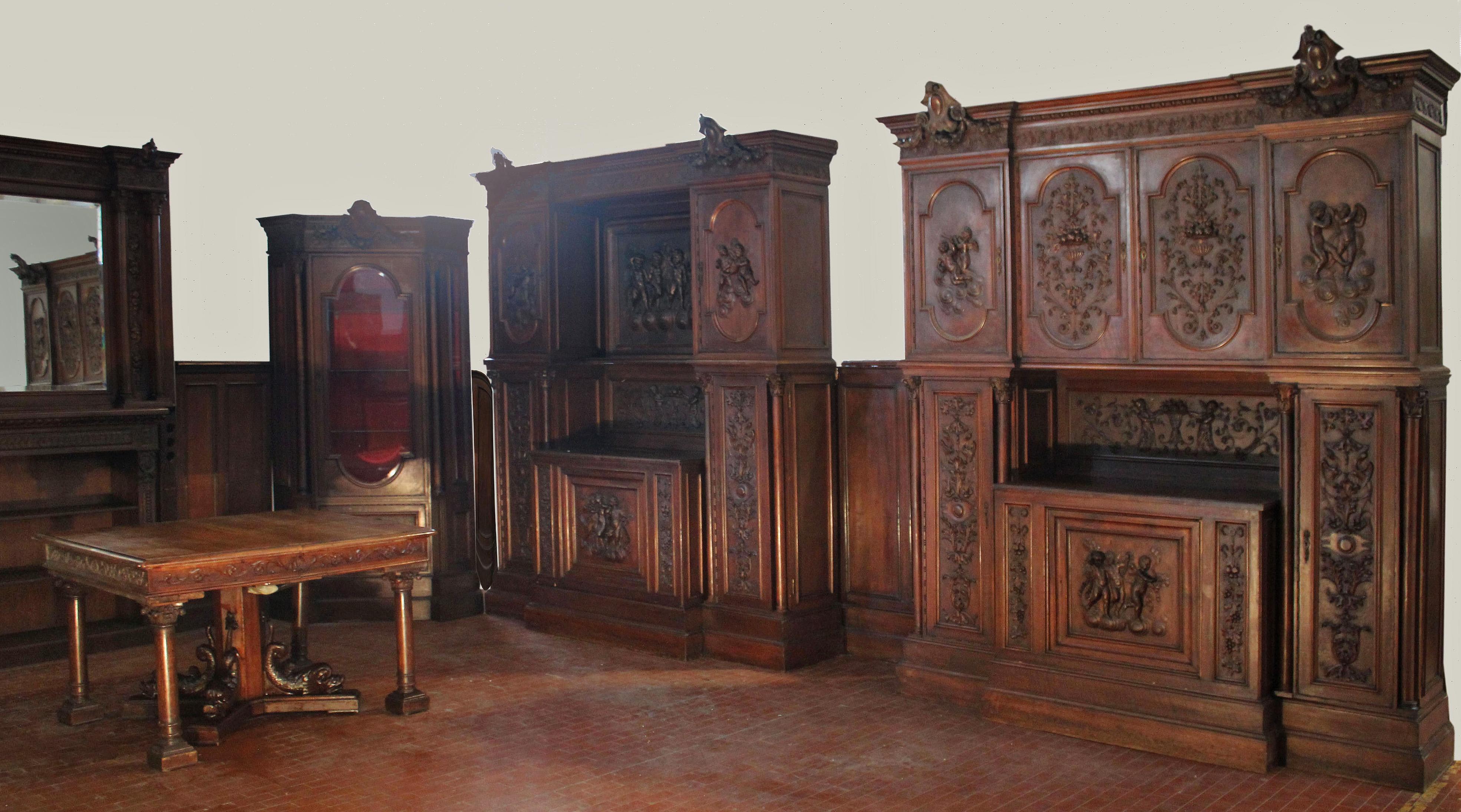 Walnut Carved Living Room, 19th Century, Set of 17 For Sale 15