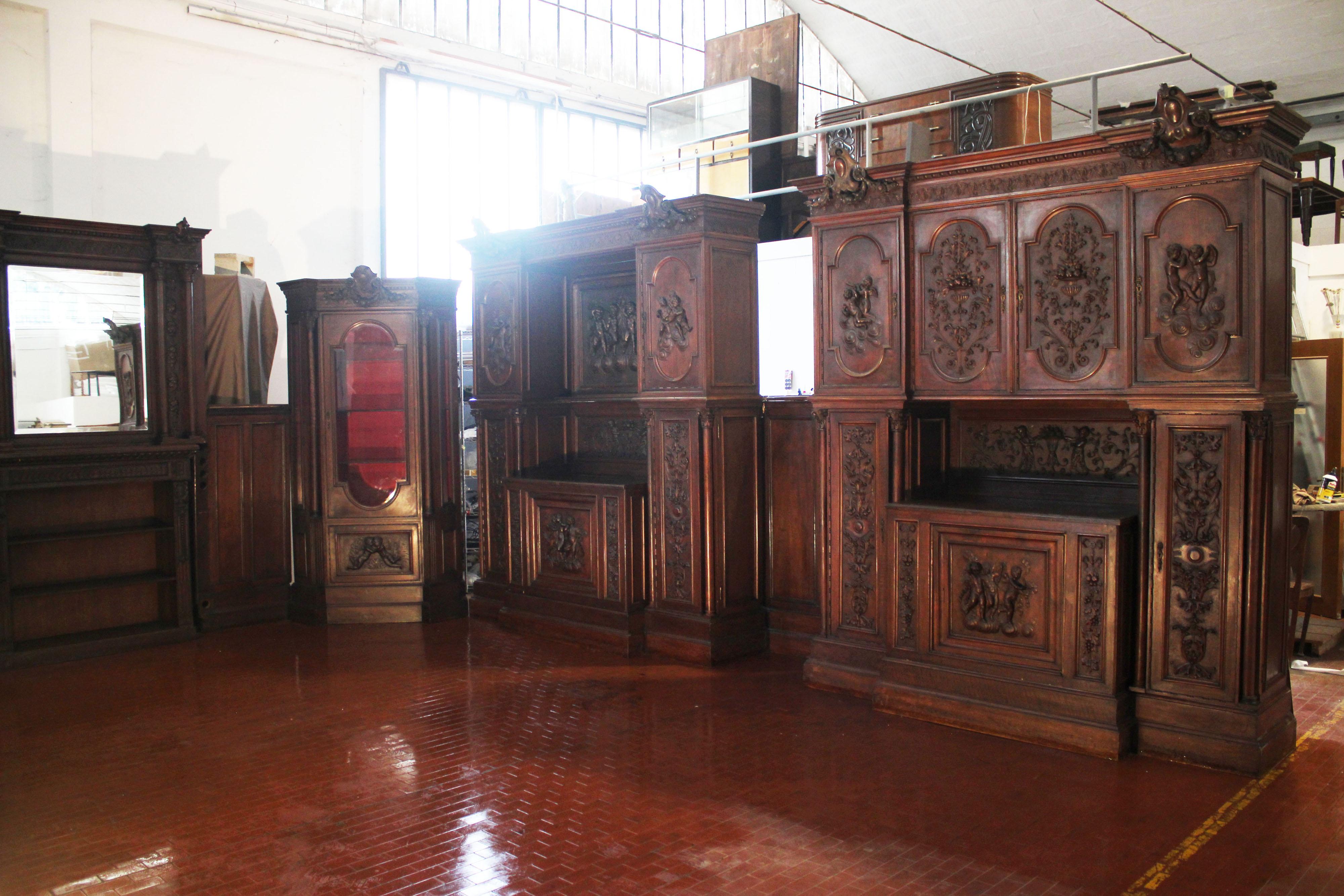 Walnut Carved Living Room, 19th Century, Set of 17 In Good Condition For Sale In Montelabbate, PU