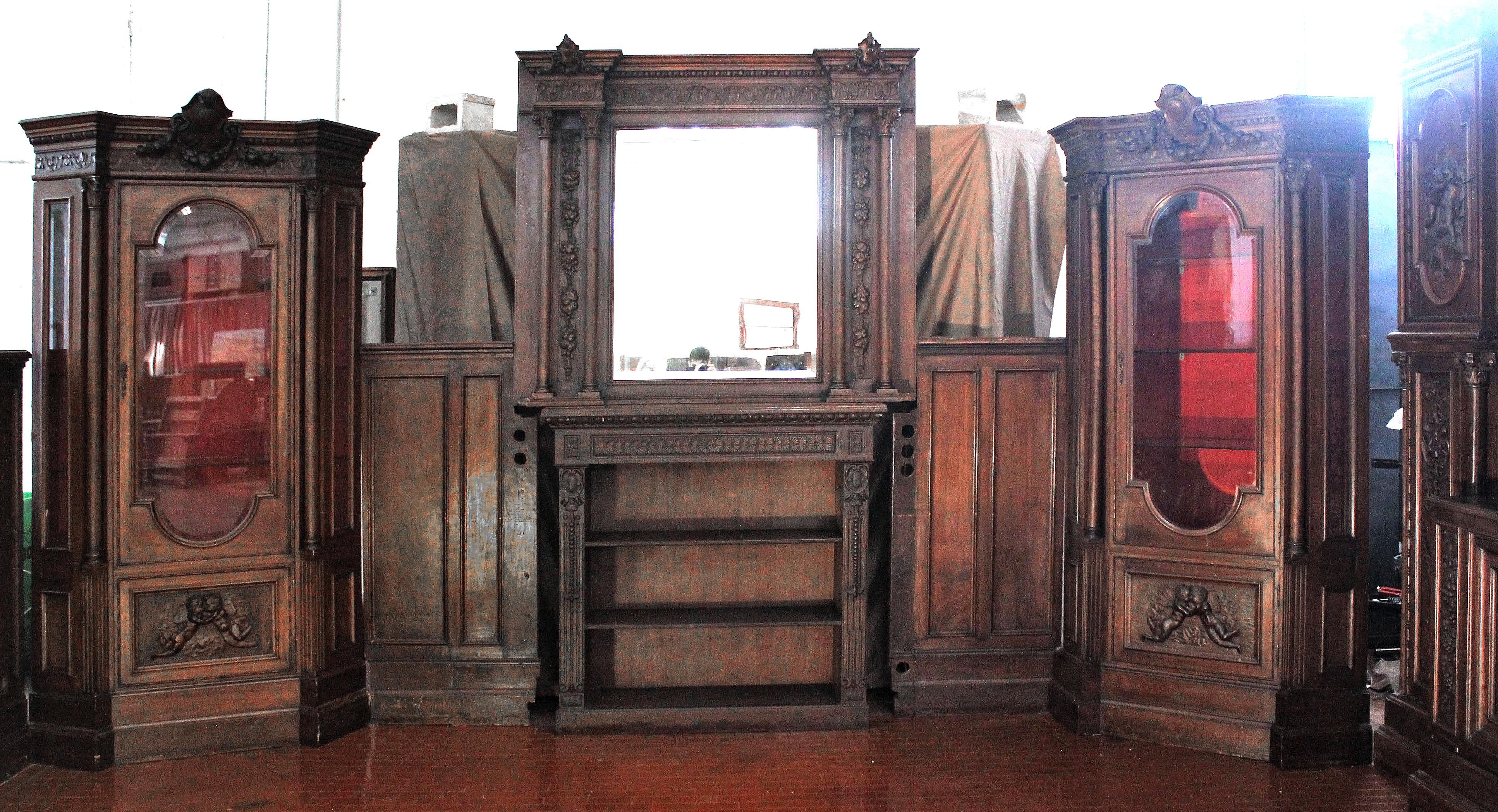 Walnut Carved Living Room, 19th Century, Set of 17 For Sale 1