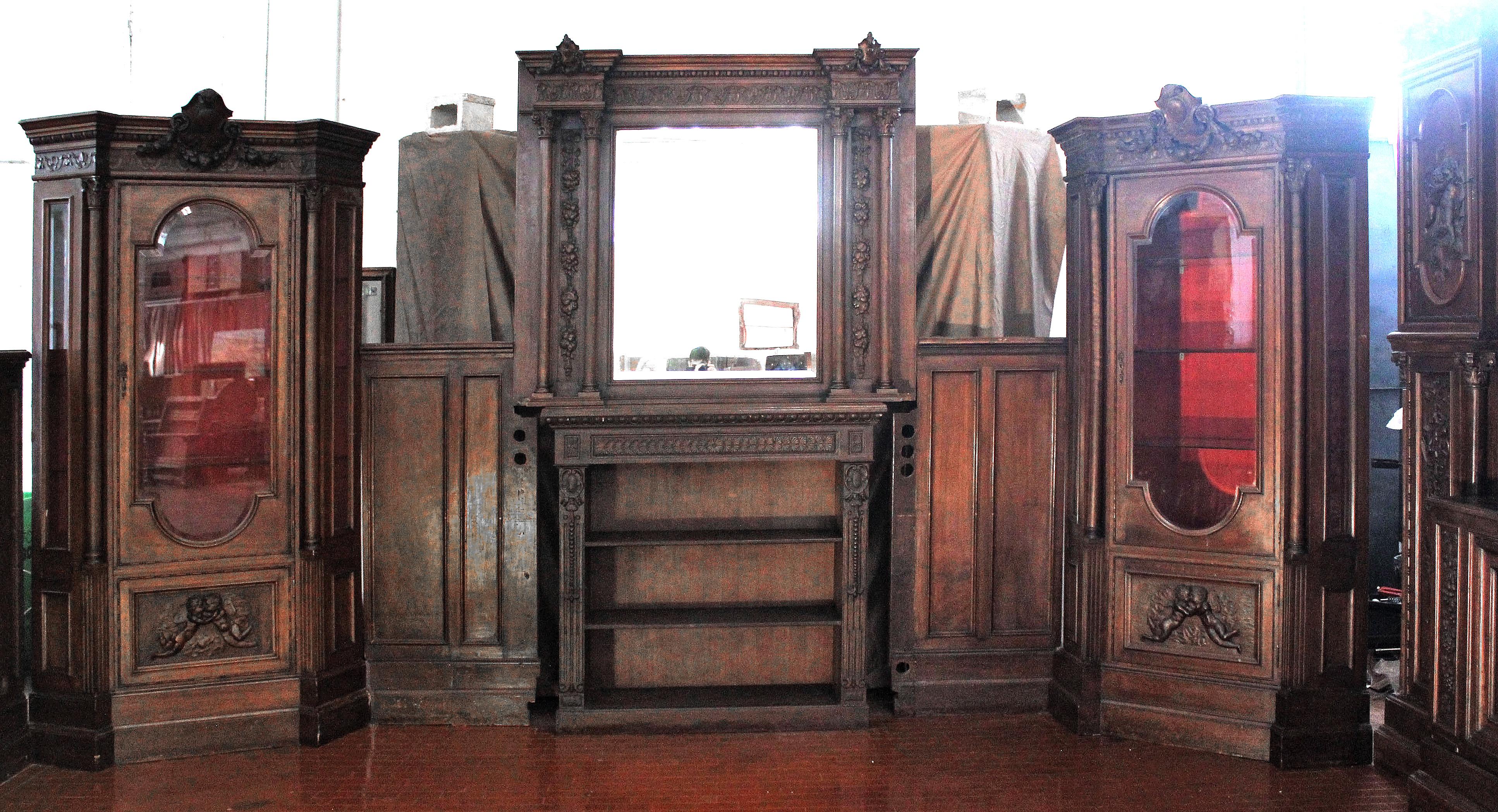 Walnut Carved Living Room, 19th Century, Set of 17 For Sale 4