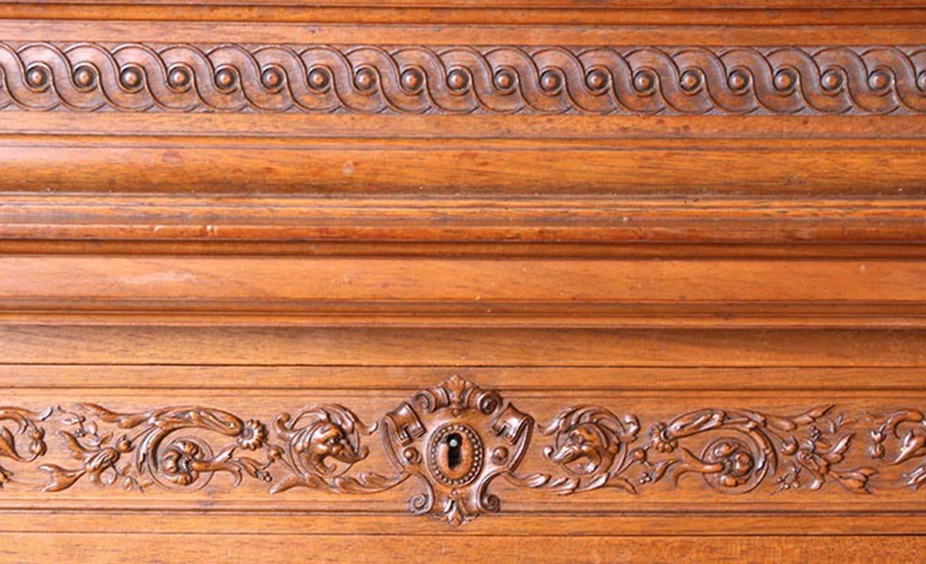 Bureau secrétaire en noyer sculpté de H. Dufin, France, 19ème siècle en vente 3