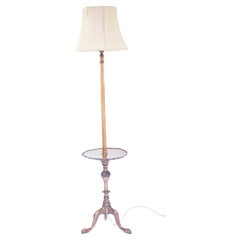 Lampe standard en noyer et sculpté circa 1930
