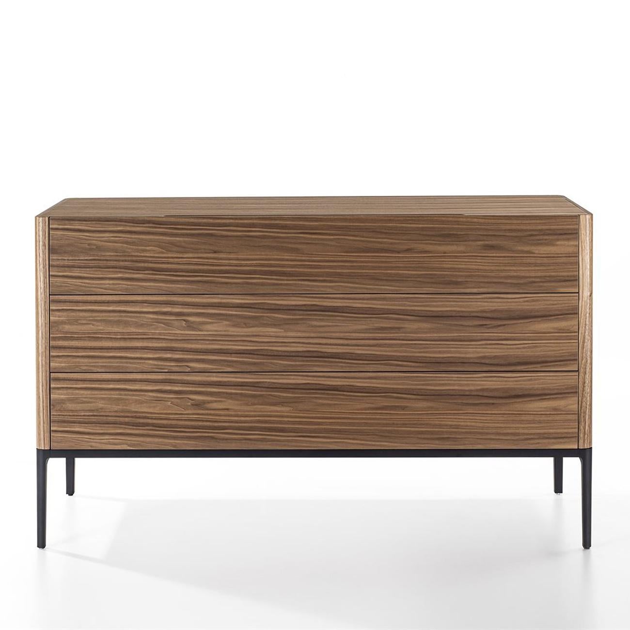 Chest of Drawers Walnut Case with black 
matte lacquered aluminium base and with 
solid walnut structure with 3 drawers.