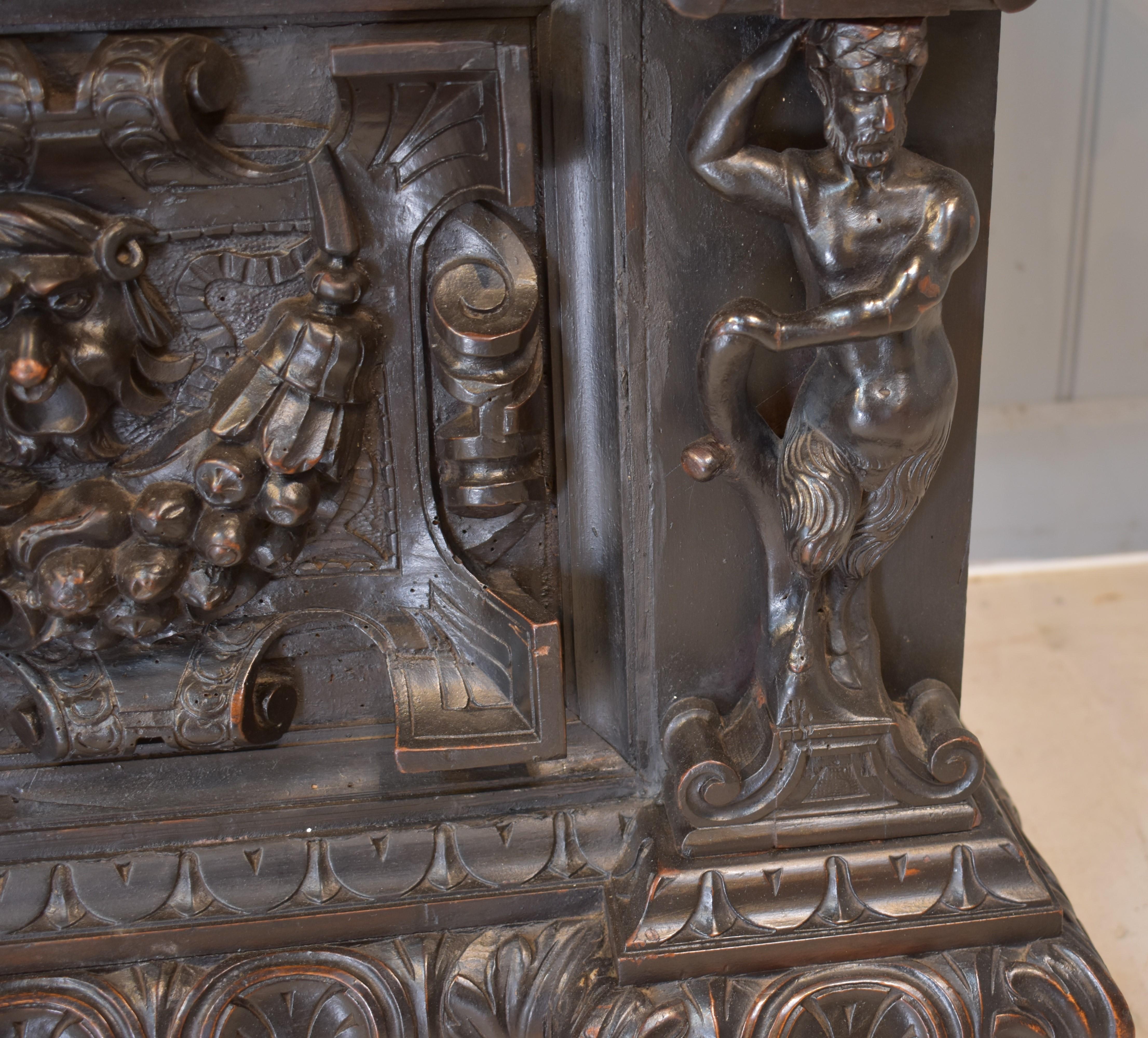 Walnut cassone with carved front For Sale 3