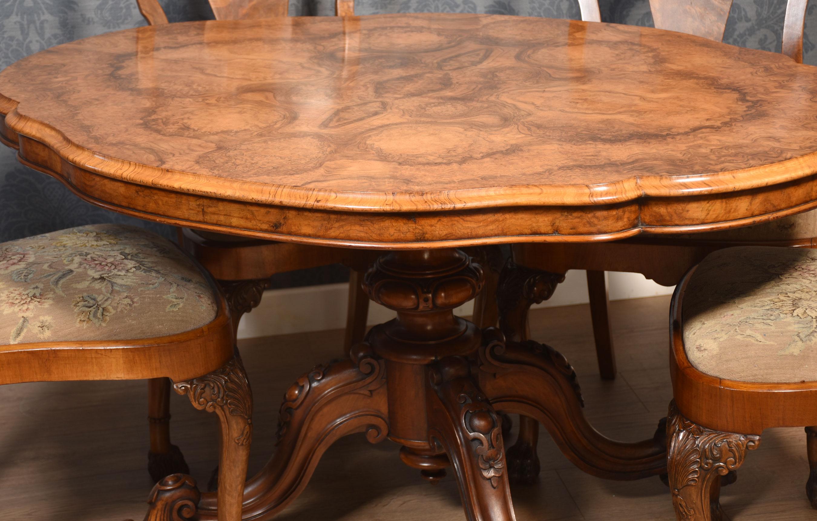 British Walnut center table For Sale