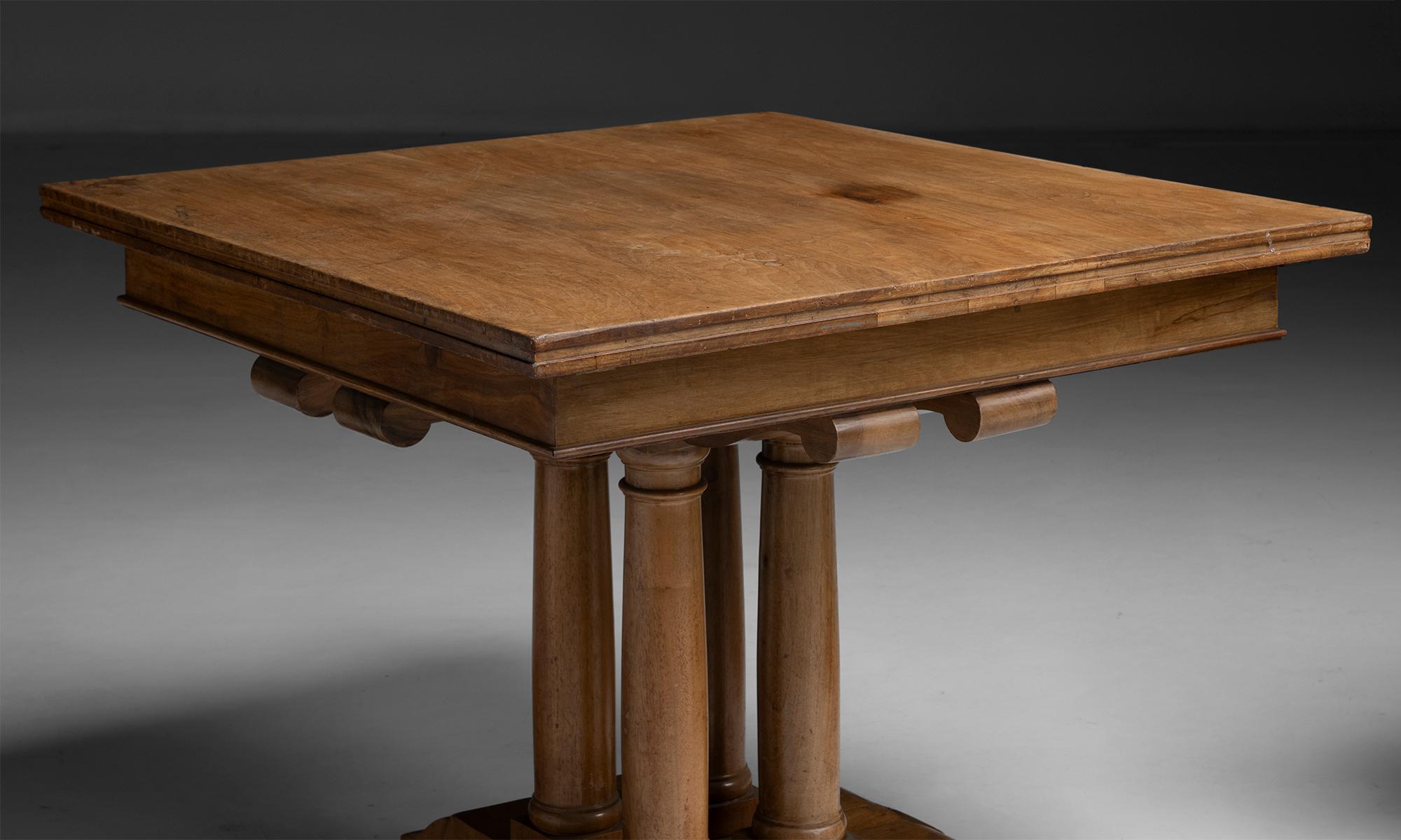 Walnut Centre Table, England circa 1950 In Good Condition In Culver City, CA