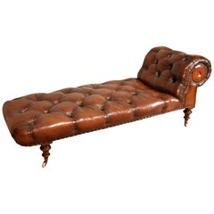 Antique Walnut Chaise of Stunning Quality Mid-19th Century