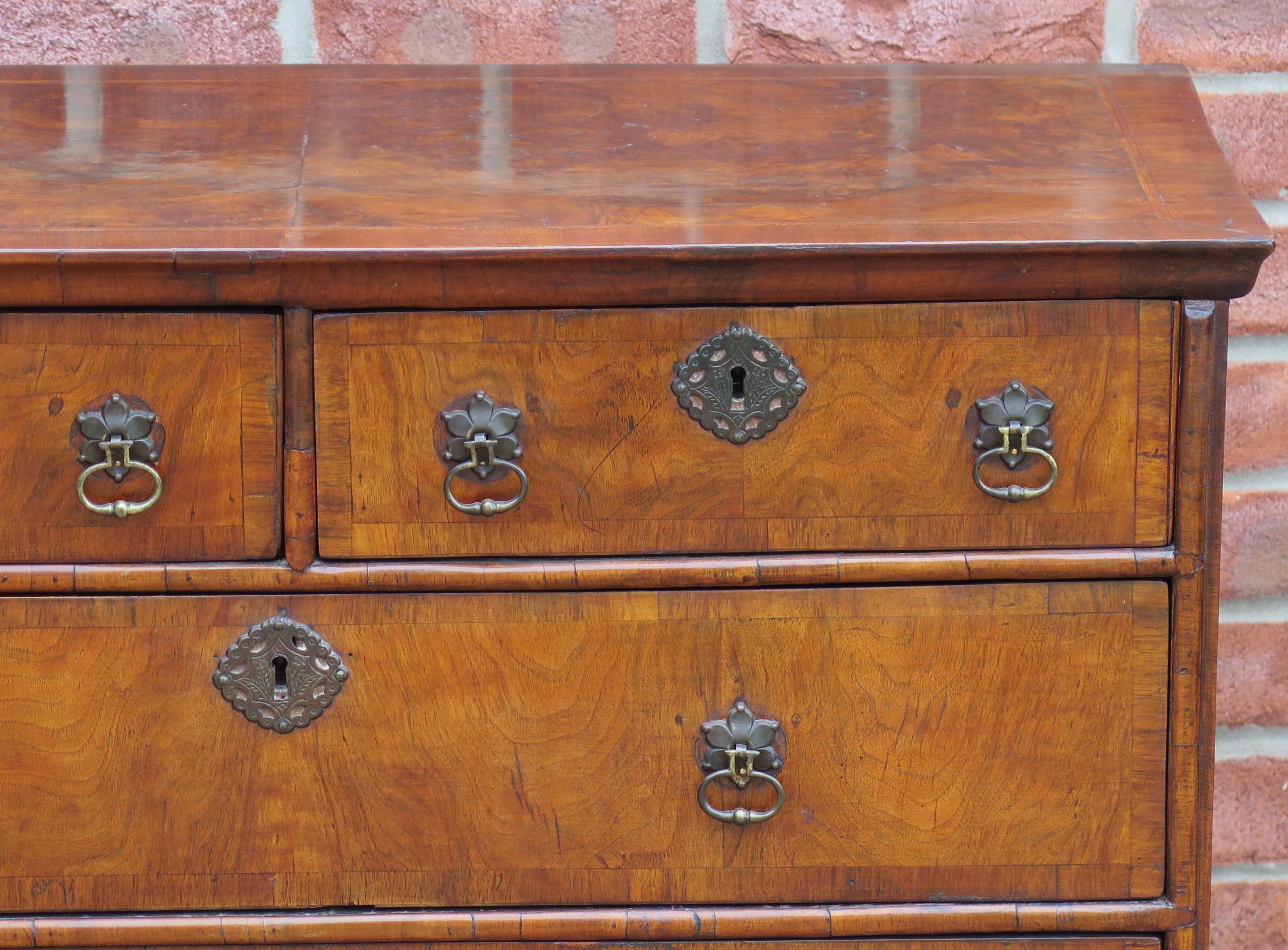 Walnut Chest English Queen Anne Period, circa 1700 In Good Condition In Lincoln, Lincolnshire