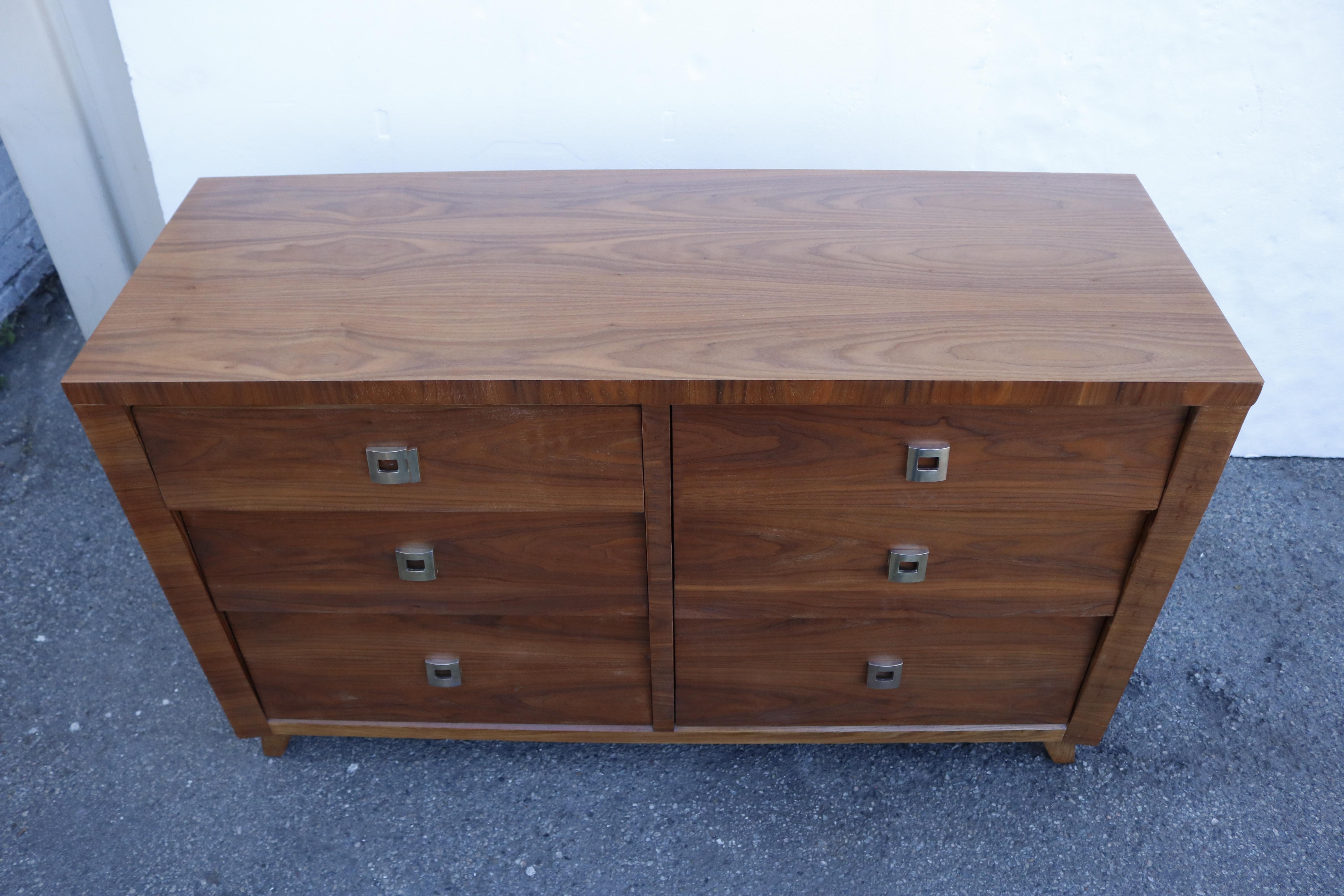 Walnut Chest of Drawer by Morris of California In Excellent Condition In Pasadena, CA