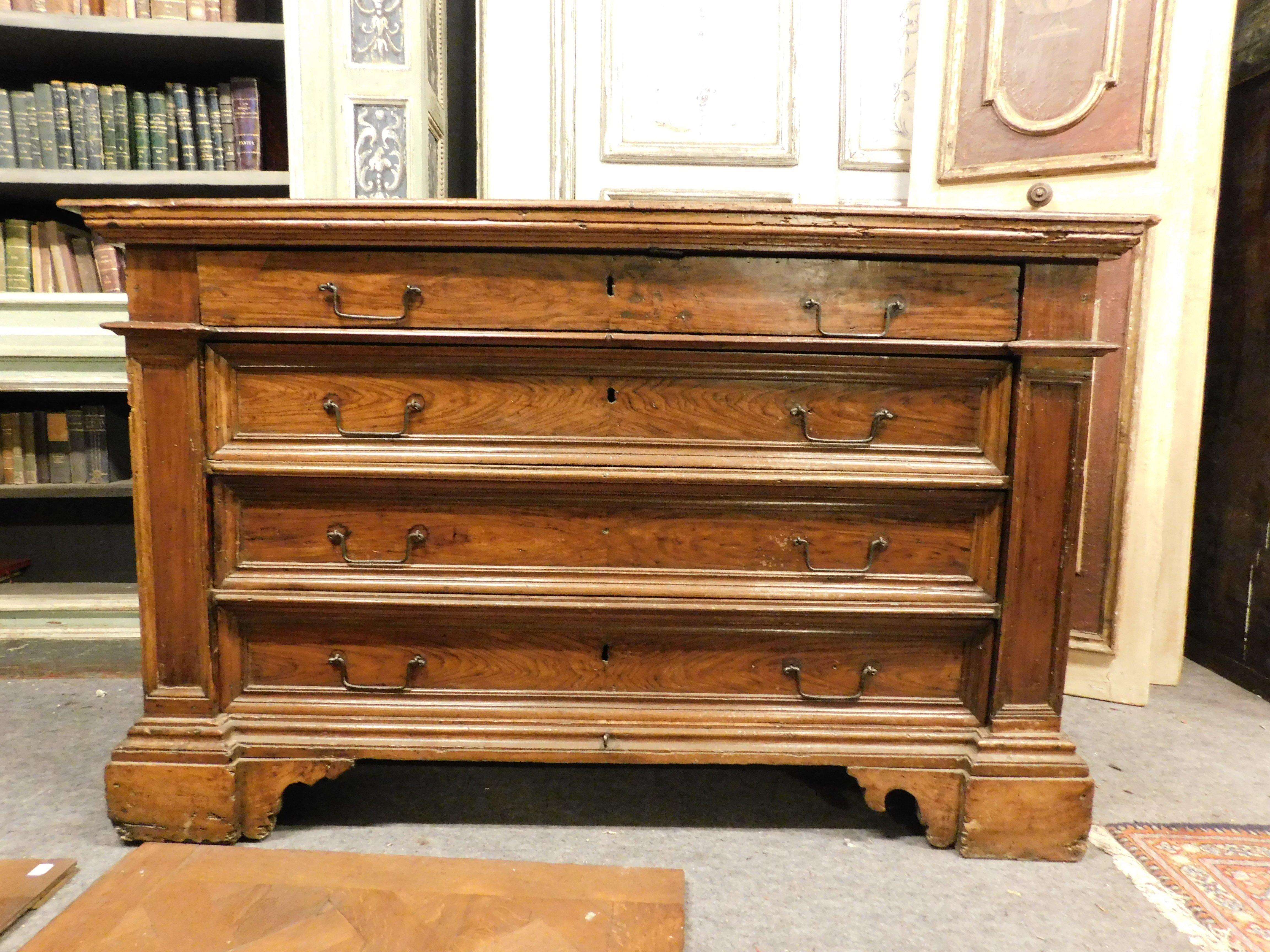 Italian Walnut chest of drawers, bedroom chest of drawers, central Italy For Sale